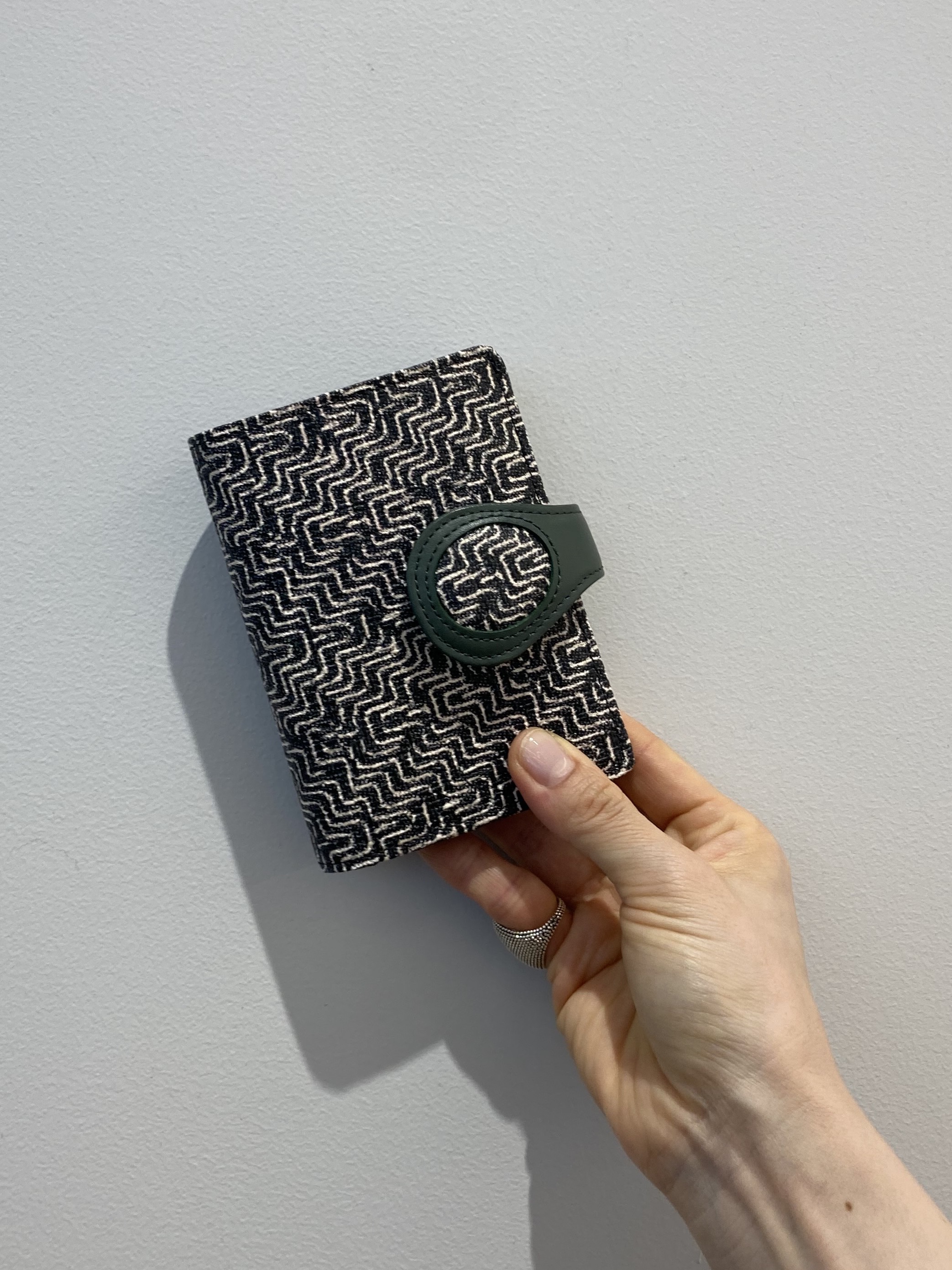 Oさんの「HIROKO HAYASHI｜BEFANA（ベファーナ）二つ折り財布」を使ったコーディネート