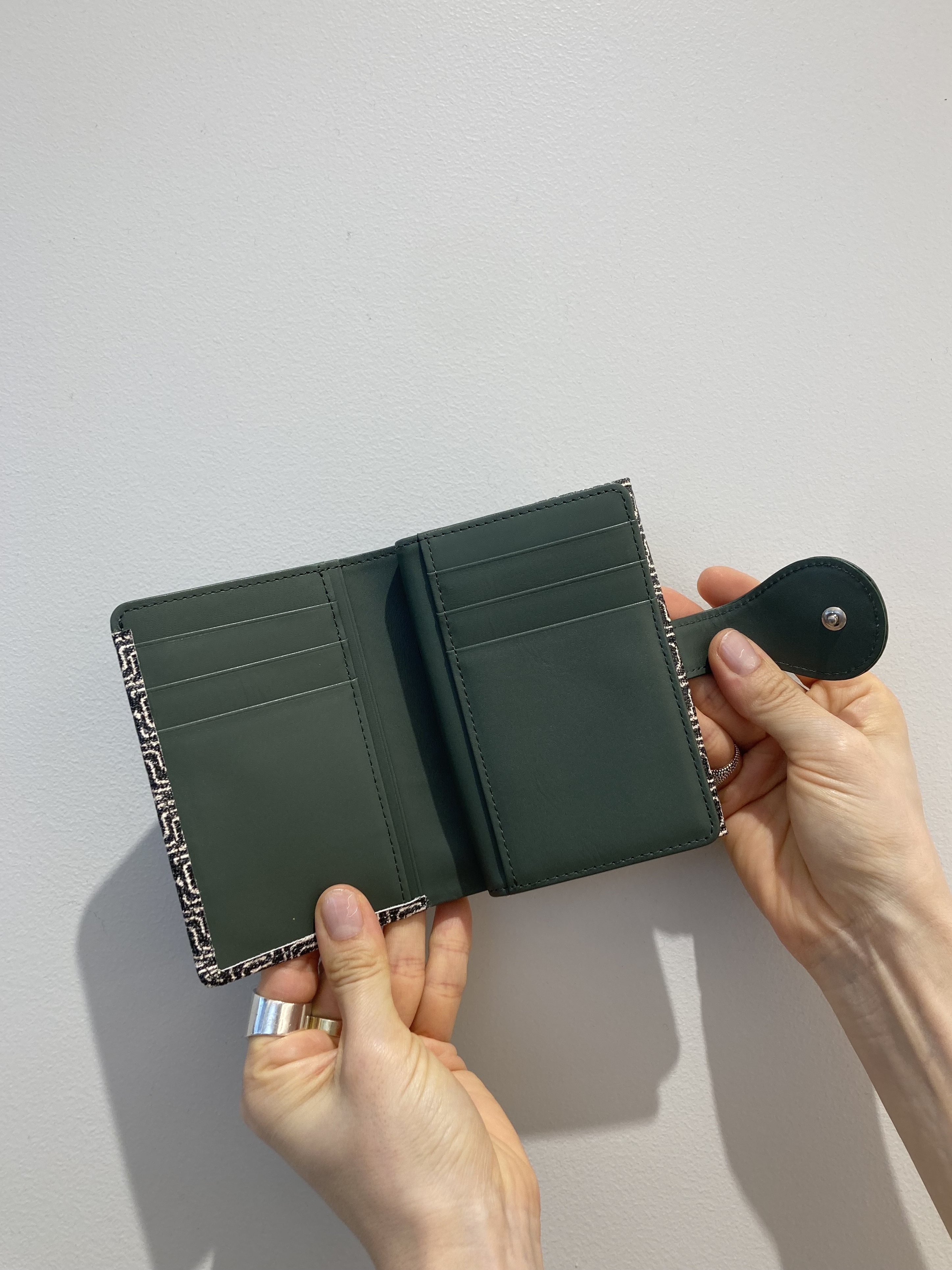 Oさんの「HIROKO HAYASHI｜BEFANA（ベファーナ）二つ折り財布」を使ったコーディネート