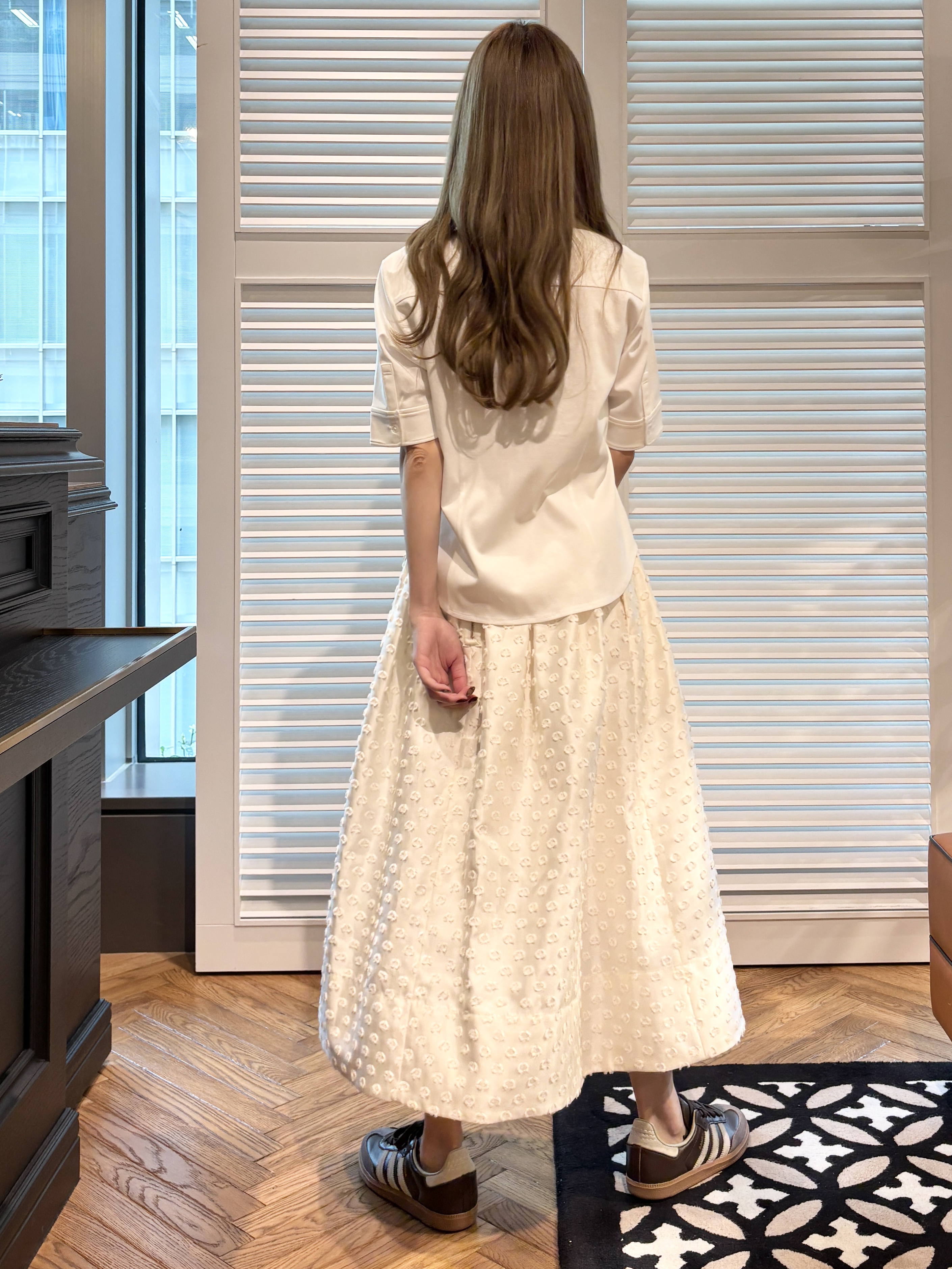 清水夏姫さんの「DRESSTERIOR｜カットジャガードボリュームスカート」を使ったコーディネート