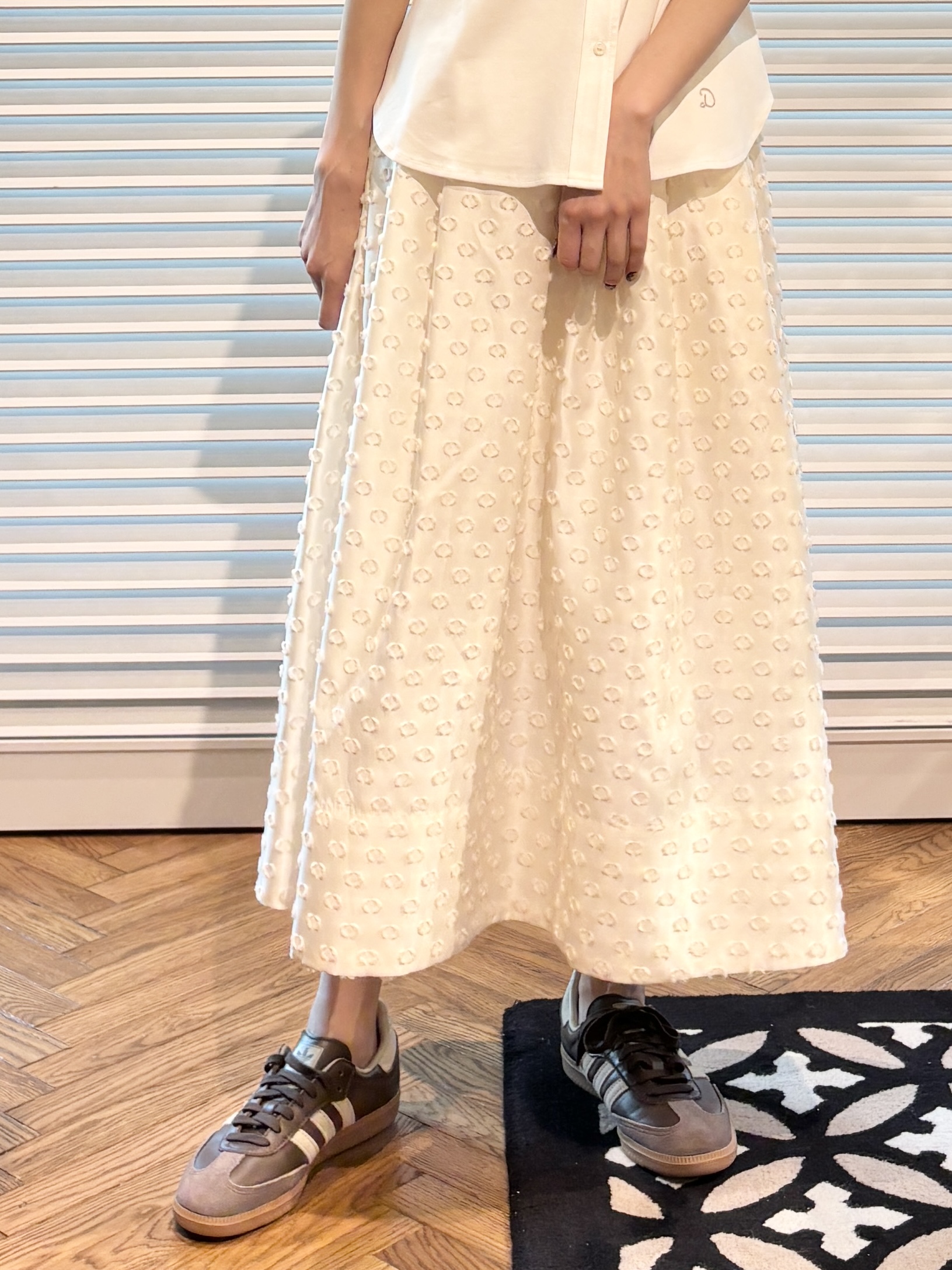 清水夏姫さんの「DRESSTERIOR｜カットジャガードボリュームスカート」を使ったコーディネート