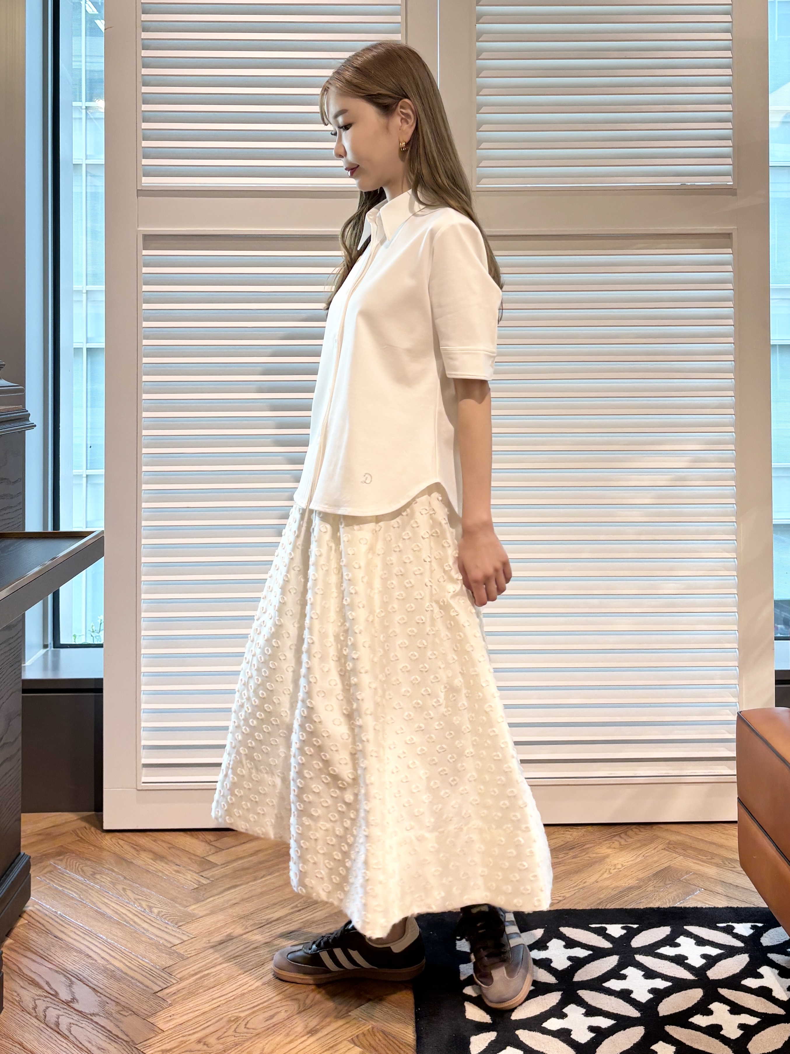 清水夏姫さんの「DRESSTERIOR｜カットジャガードボリュームスカート」を使ったコーディネート