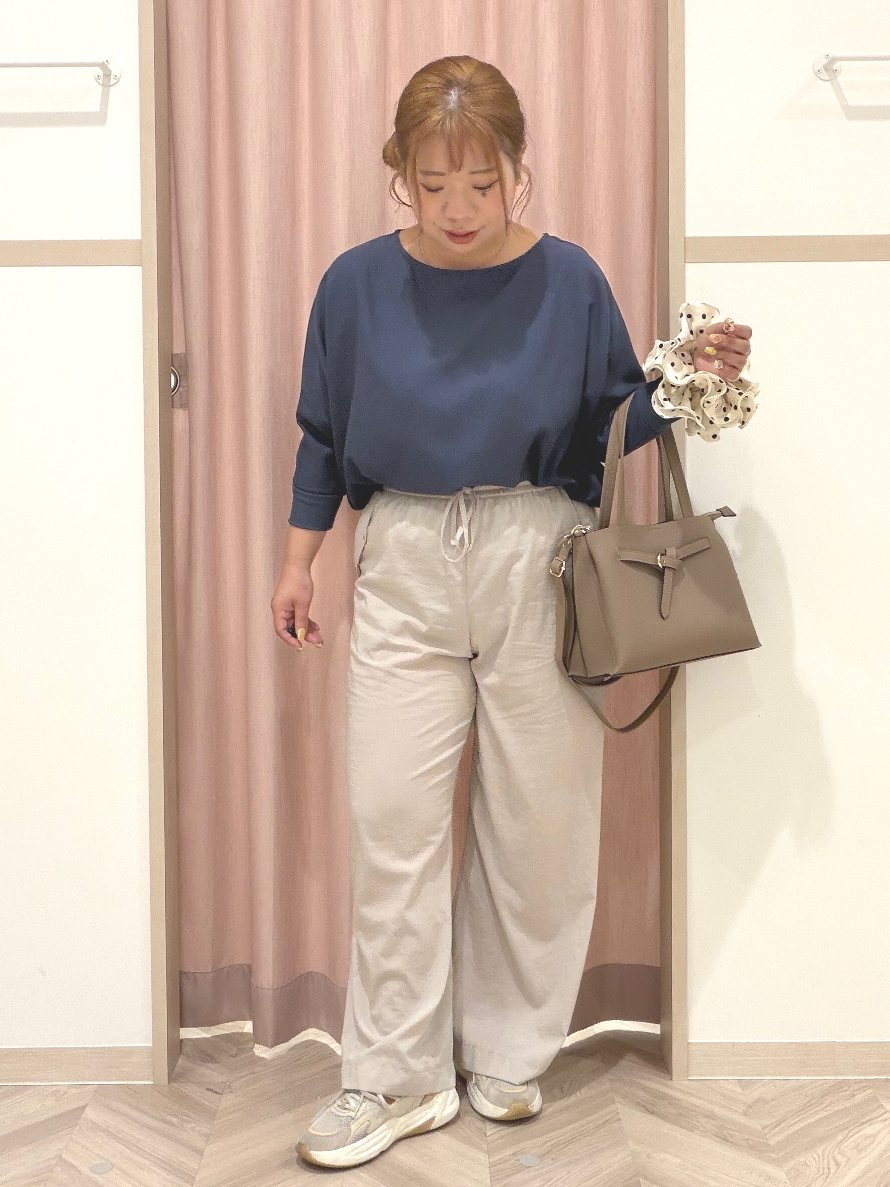 まちゃんなちゃんさんの「SHOO･LA･RUE｜【着丈選べる/洗濯後しわになりにくい】インせず着られる ドルマンブラウス」を使ったコーディネート