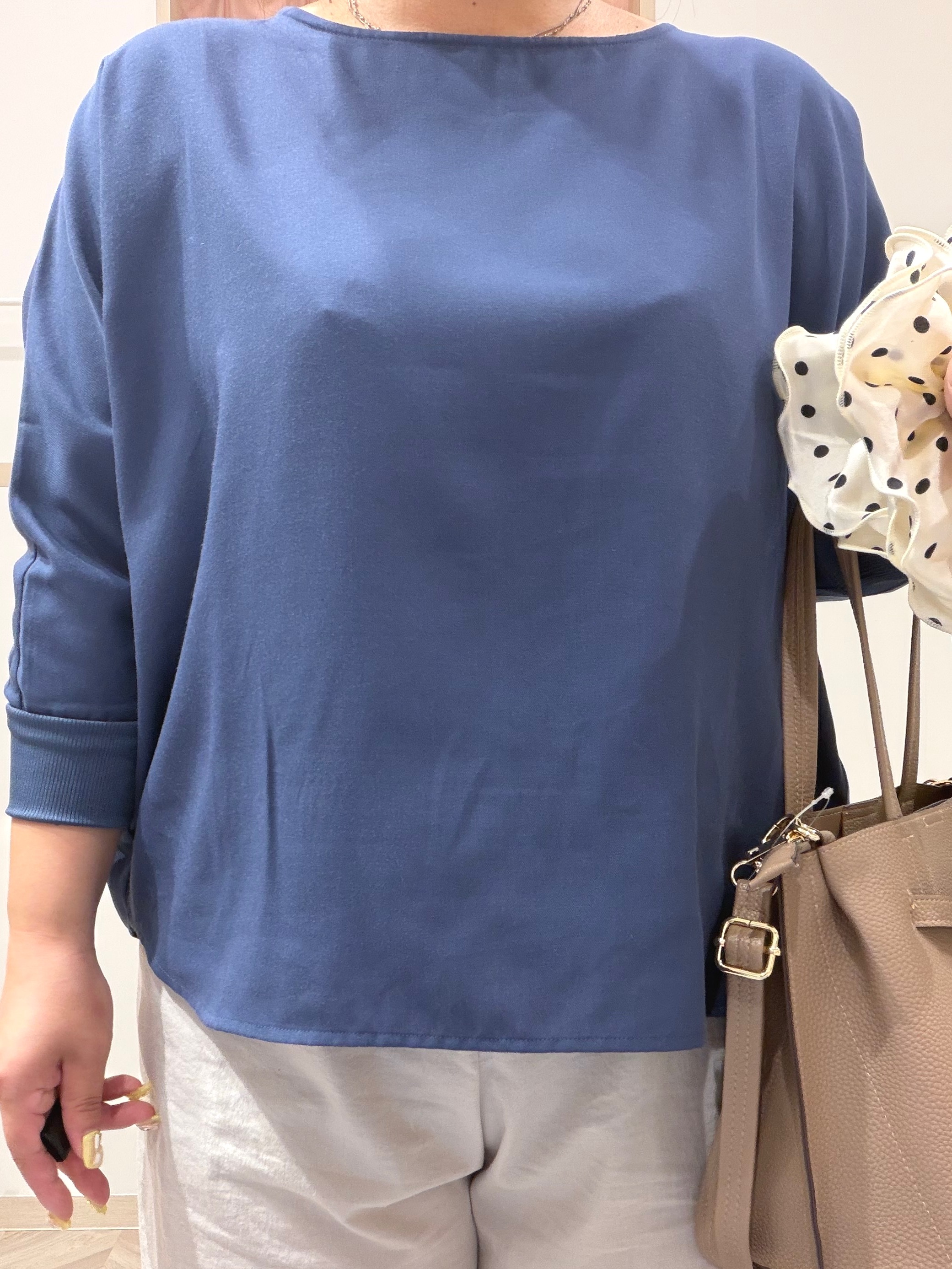 まちゃんなちゃんさんの「SHOO･LA･RUE｜【着丈選べる/洗濯後しわになりにくい】インせず着られる ドルマンブラウス」を使ったコーディネート
