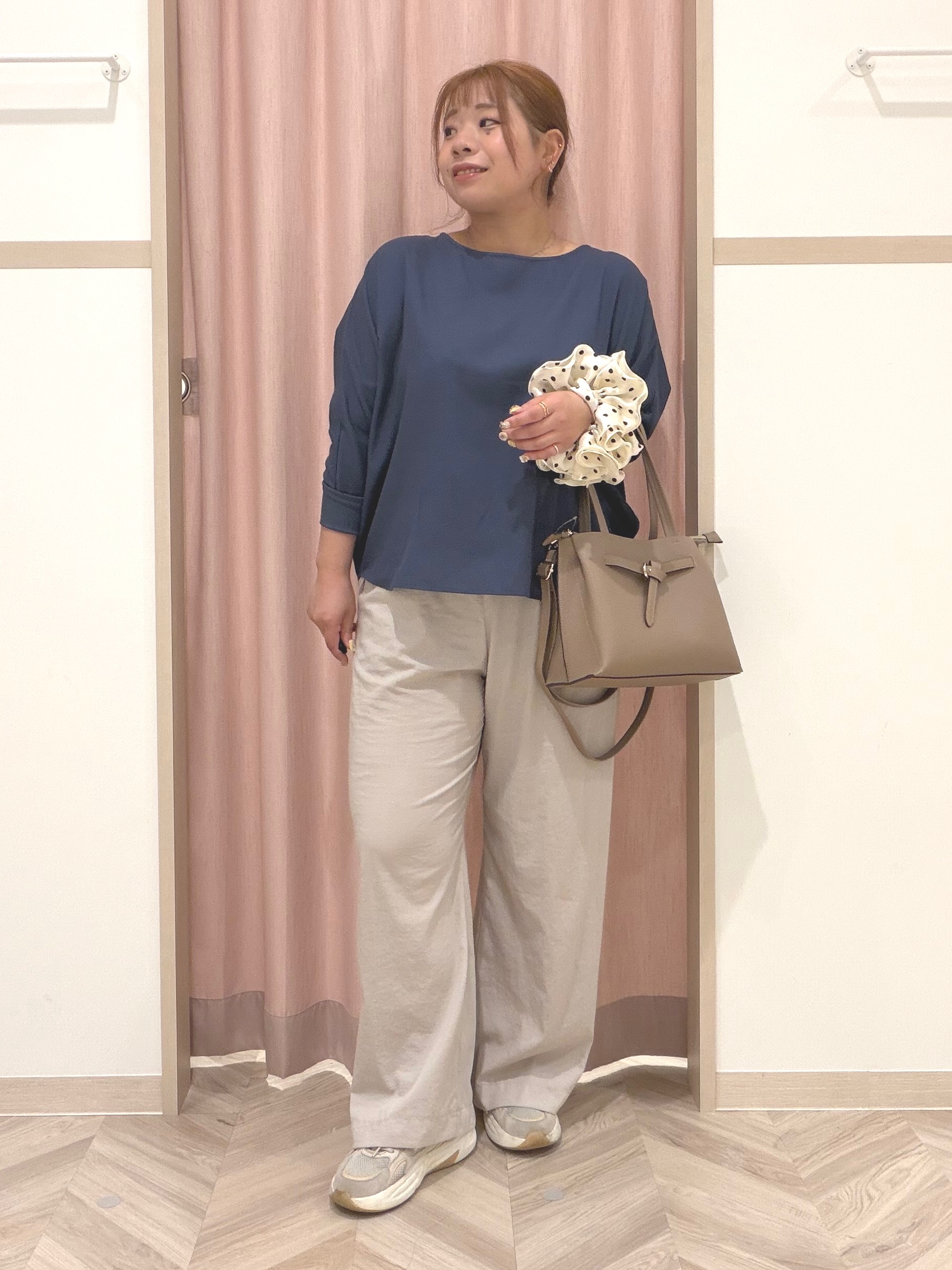 まちゃんなちゃんさんの「SHOO･LA･RUE｜【着丈選べる/洗濯後しわになりにくい】インせず着られる ドルマンブラウス」を使ったコーディネート