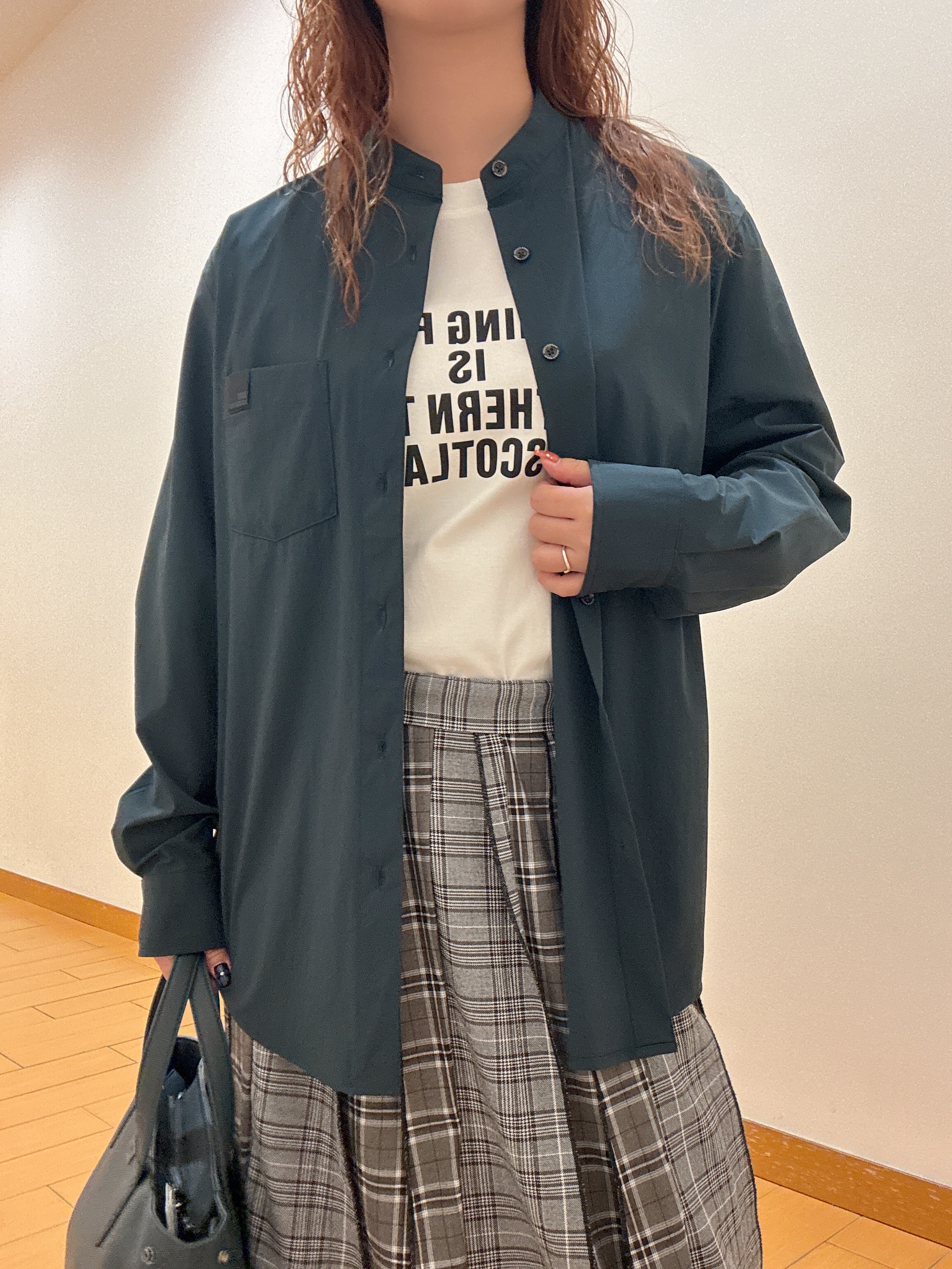 ヒナさんの「TAKEO KIKUCHI｜【BOWLER HAT LABEL】アイスクリアコットン バッククロスピストル 半袖Tシャツ」を使ったコーディネート