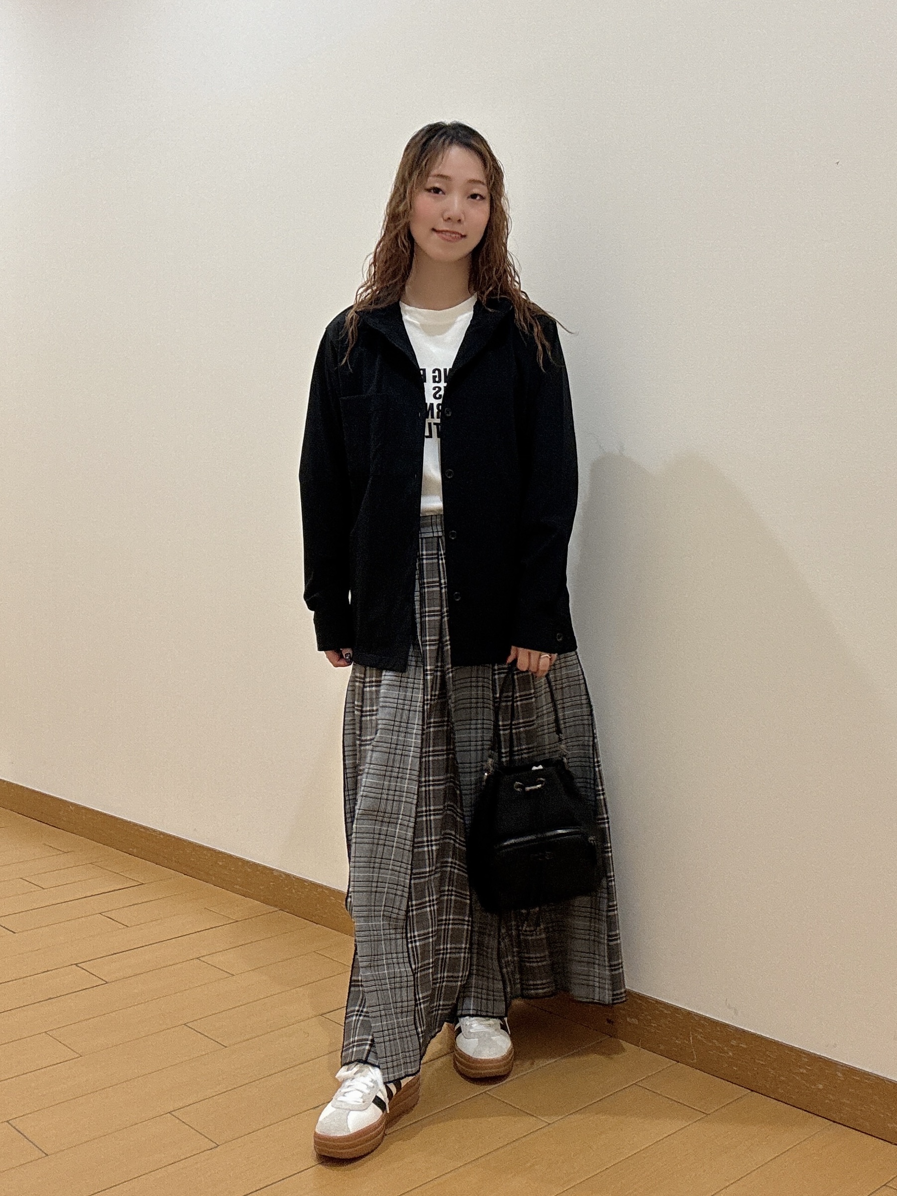 ヒナさんの「TAKEO KIKUCHI｜【BOWLER HAT LABEL】アイスクリアコットン バッククロスピストル 半袖Tシャツ」を使ったコーディネート
