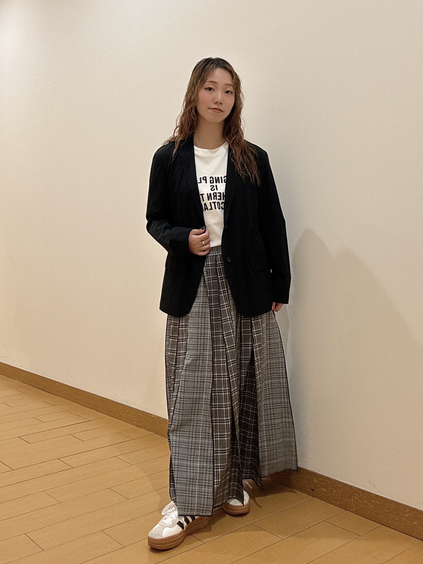 ヒナさんの「TAKEO KIKUCHI｜【BOWLER HAT LABEL】アイスクリアコットン バッククロスピストル 半袖Tシャツ」を使ったコーディネート