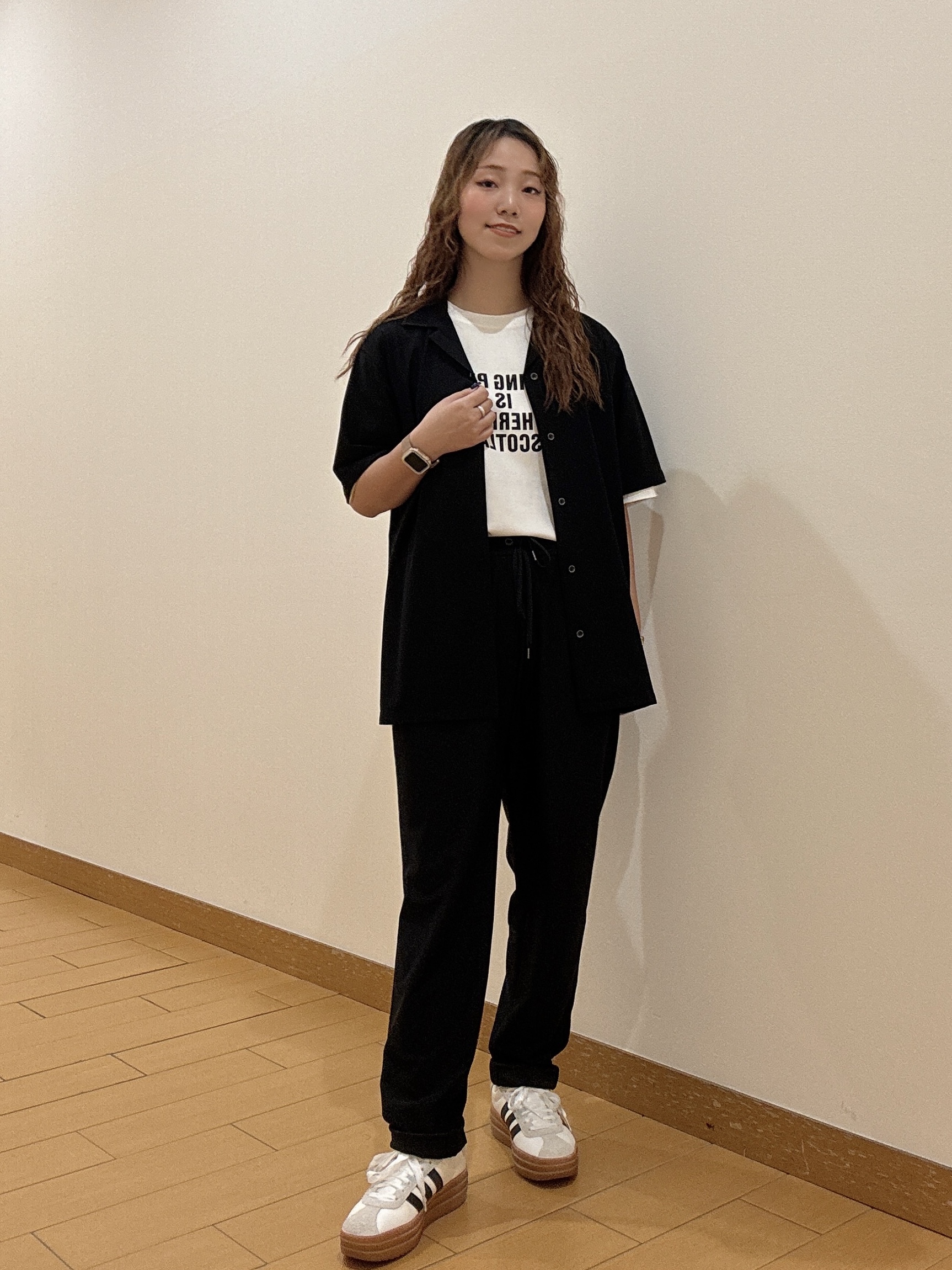 ヒナさんの「TAKEO KIKUCHI｜【BOWLER HAT LABEL】アイスクリアコットン バッククロスピストル 半袖Tシャツ」を使ったコーディネート