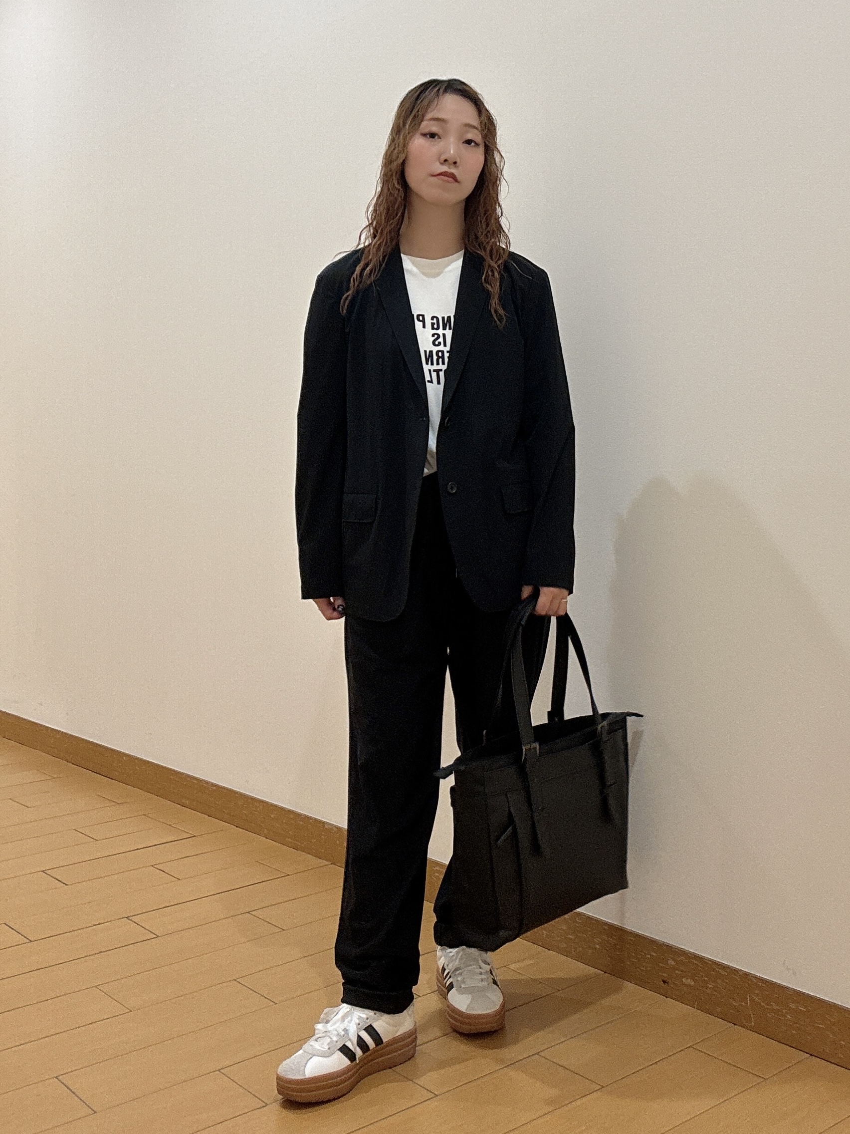 ヒナさんの「TAKEO KIKUCHI｜【BOWLER HAT LABEL】アイスクリアコットン バッククロスピストル 半袖Tシャツ」を使ったコーディネート