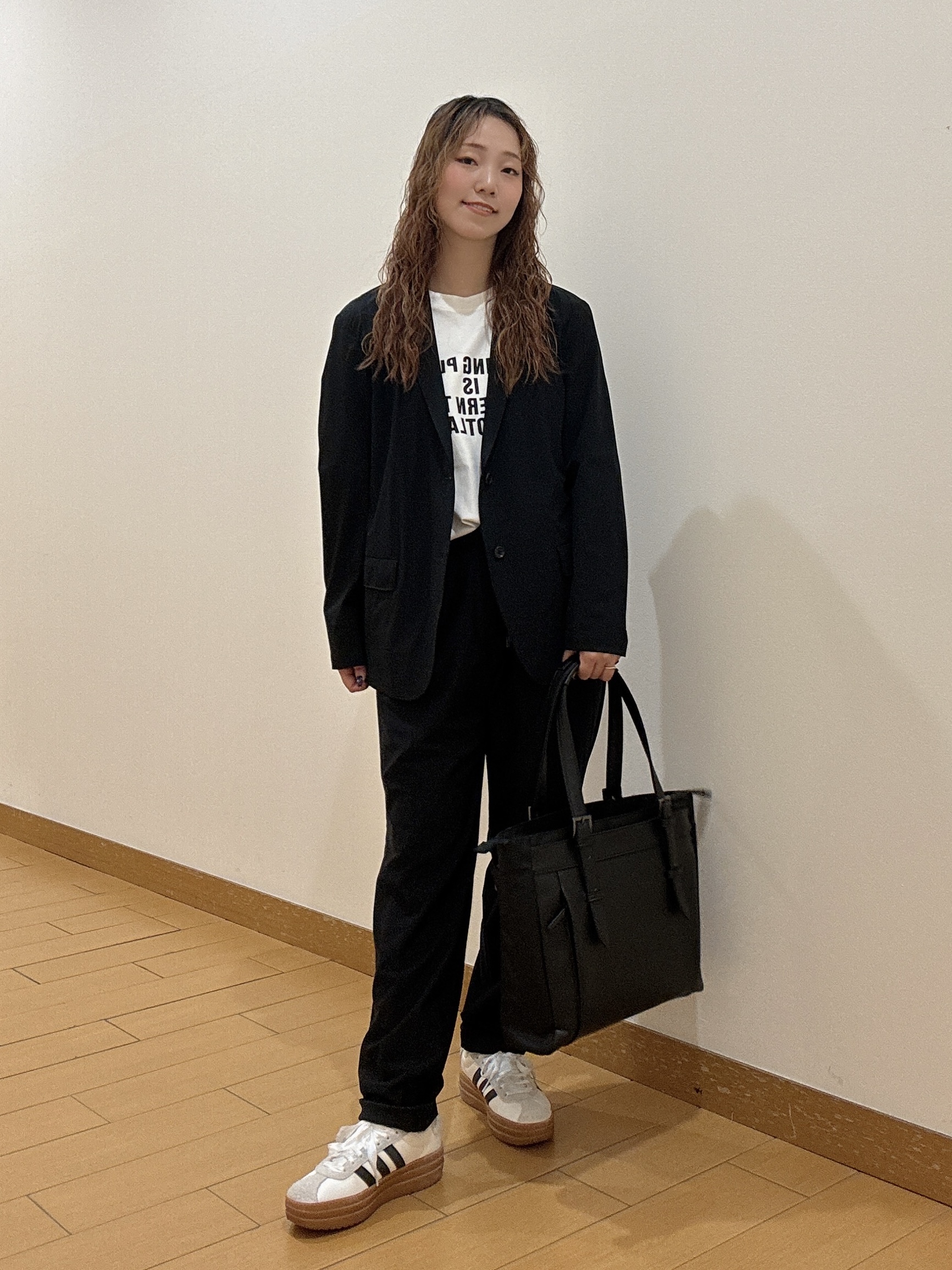 ヒナさんの「TAKEO KIKUCHI｜【BOWLER HAT LABEL】アイスクリアコットン バッククロスピストル 半袖Tシャツ」を使ったコーディネート