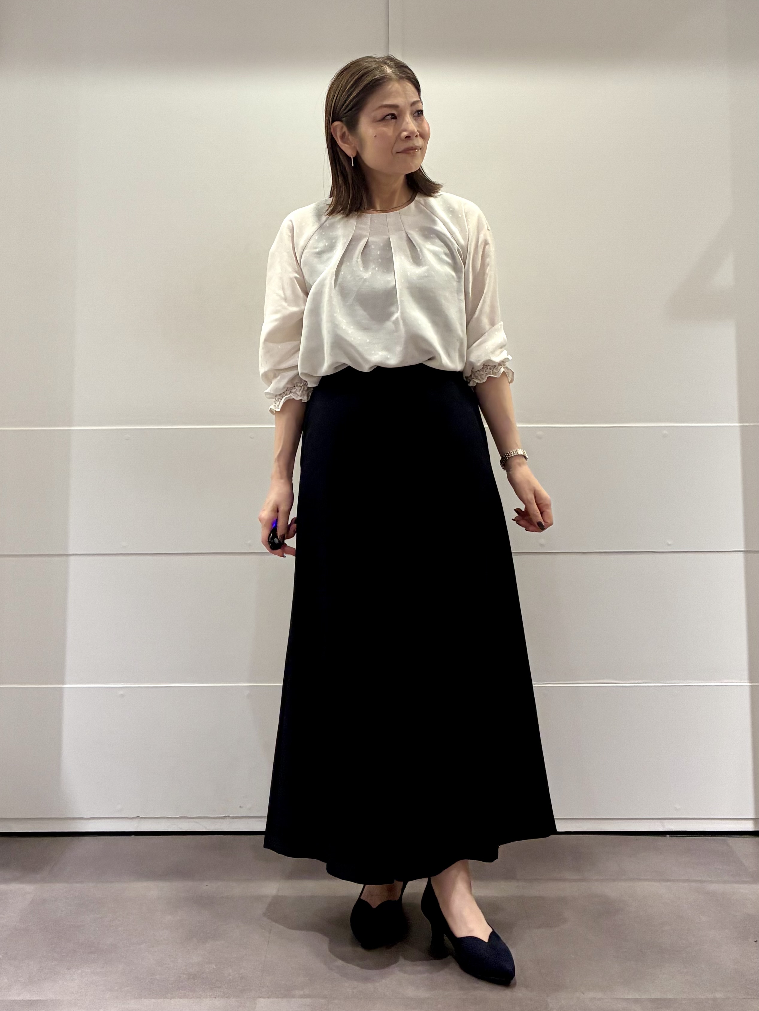 ちいさんの「Reflect｜タックデザイン ラグランスリーブブラウス」を使ったコーディネート
