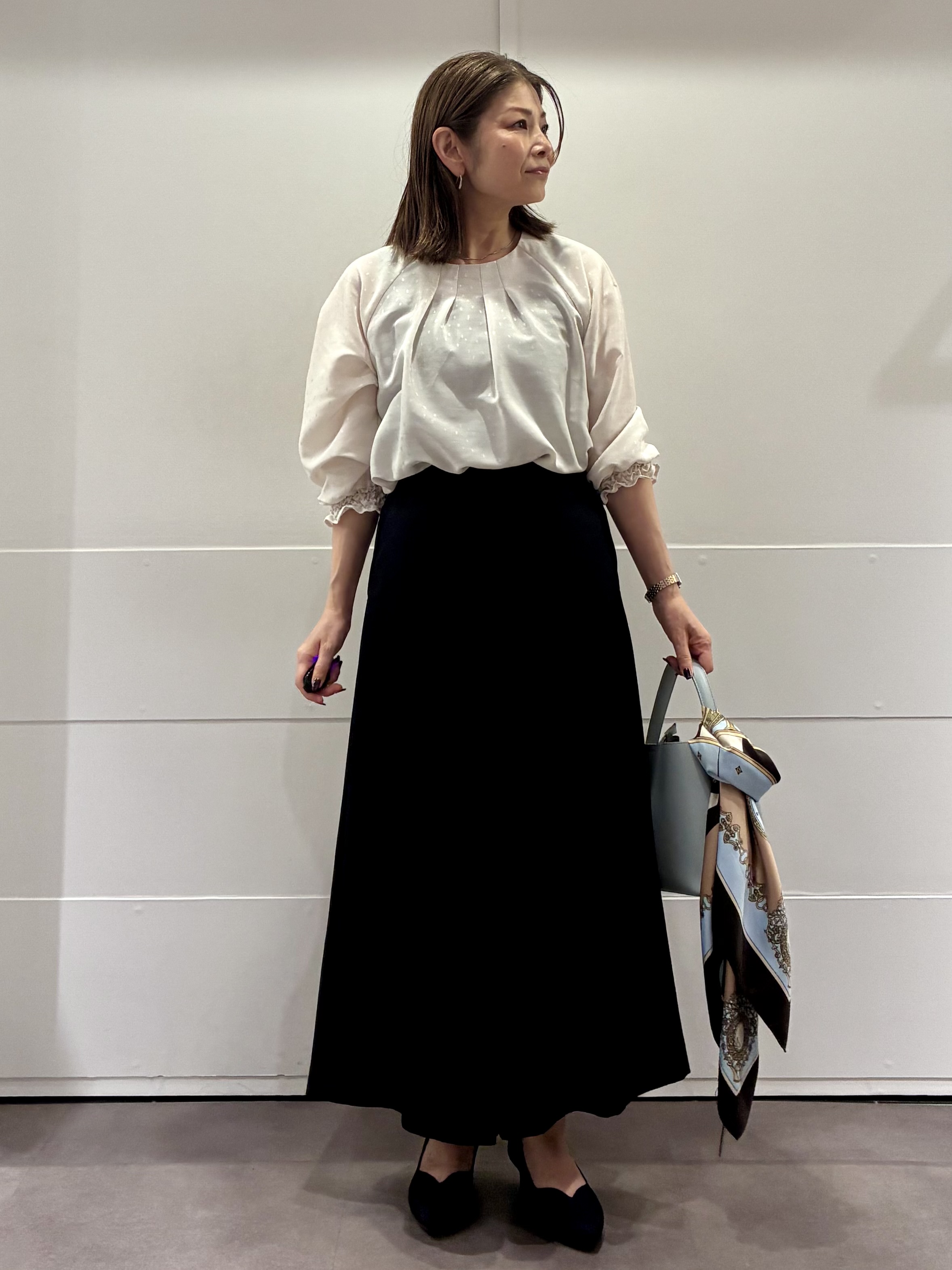 ちいさんの「Reflect｜タックデザイン ラグランスリーブブラウス」を使ったコーディネート