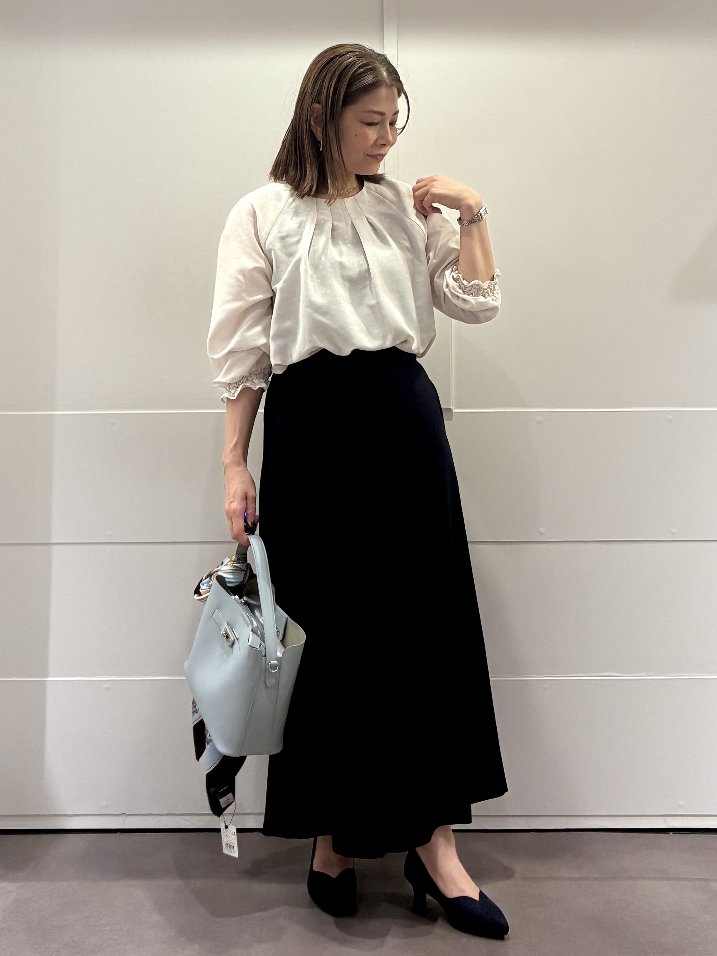 ちいさんの「Reflect｜タックデザイン ラグランスリーブブラウス」を使ったコーディネート
