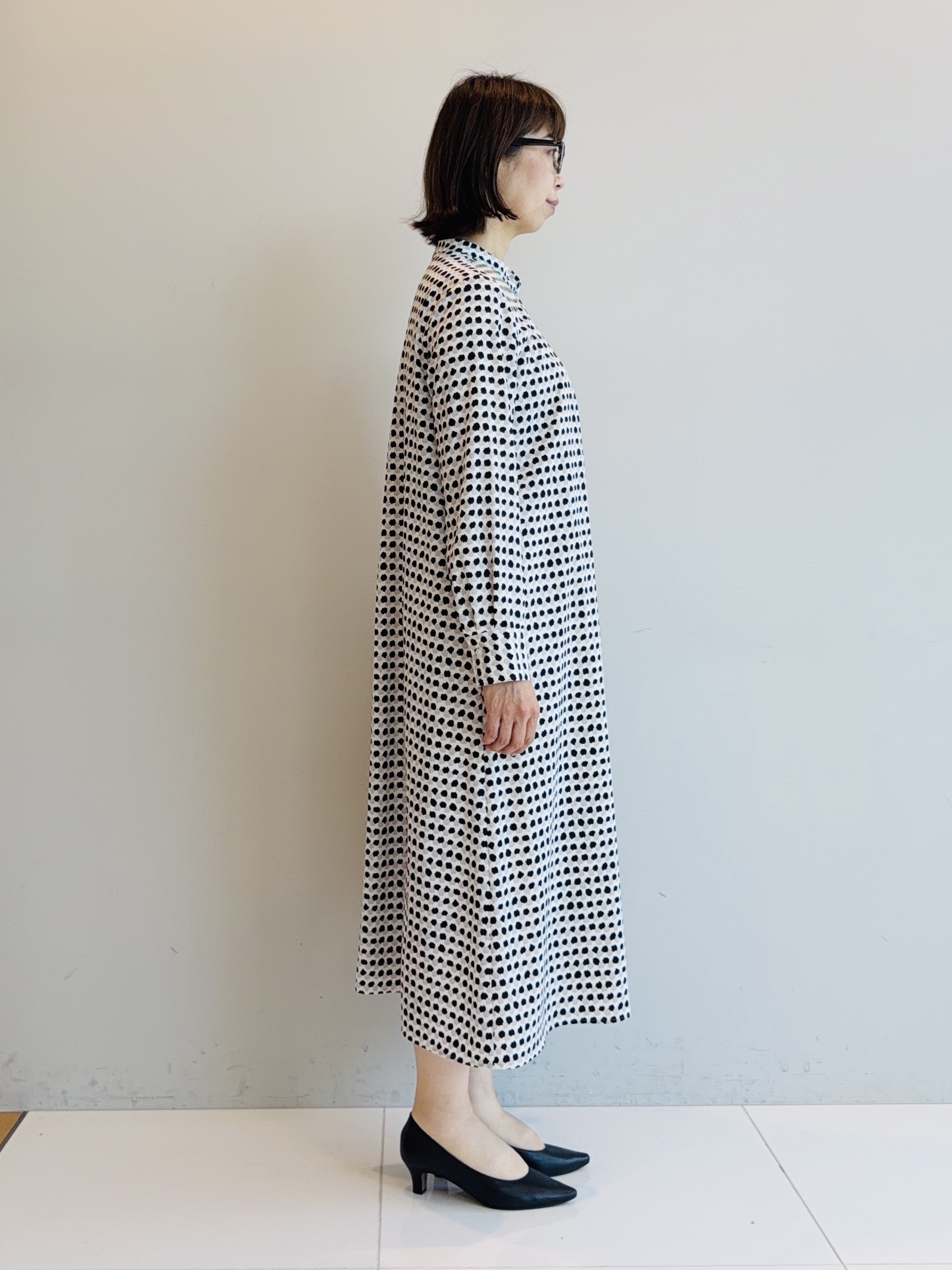 murayamaさんの「INDIVI｜【美シルエット／ベルト付】幾何学ドット柄プリントワンピース」を使ったコーディネート
