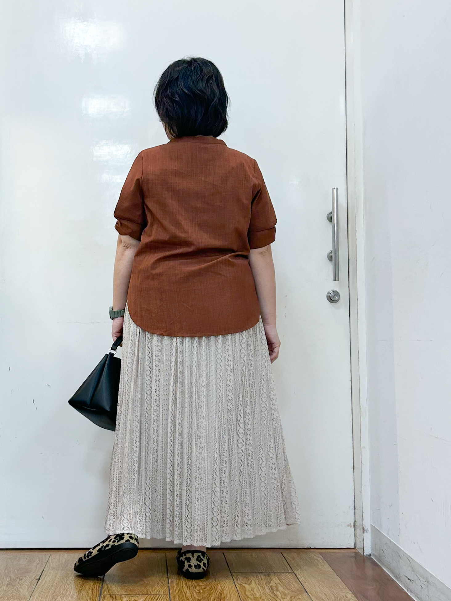 haruさんの「SHOO･LA･RUE｜【洗濯後しわになりにくい/インせずきまる】お袖のハシゴレースで涼やかに 麻調スキッパーブラウス」を使ったコーディネート