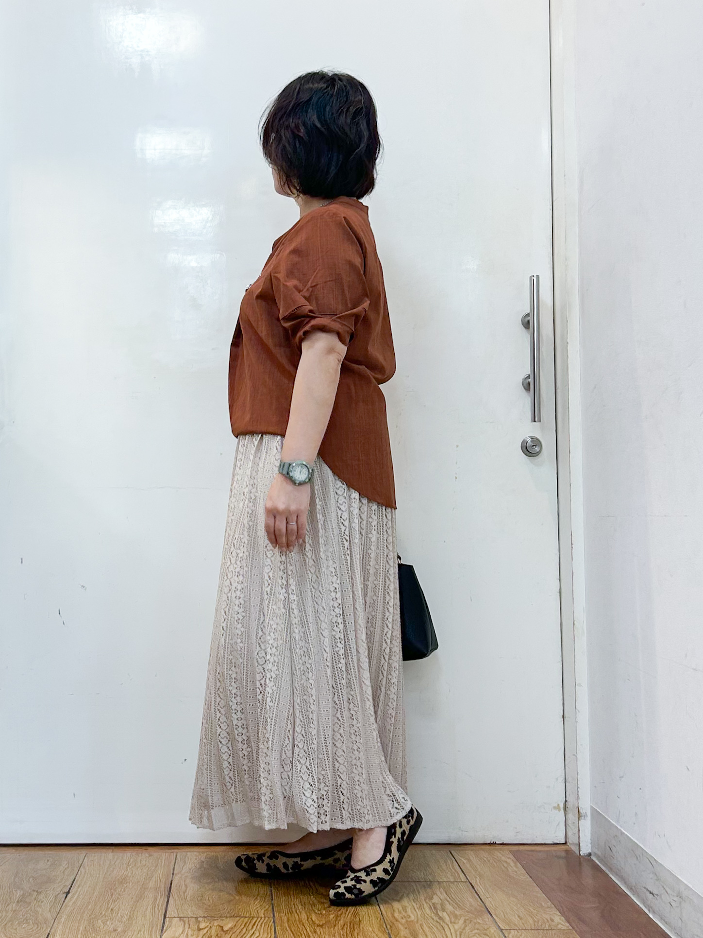 haruさんの「SHOO･LA･RUE｜【洗濯後しわになりにくい/インせずきまる】お袖のハシゴレースで涼やかに 麻調スキッパーブラウス」を使ったコーディネート