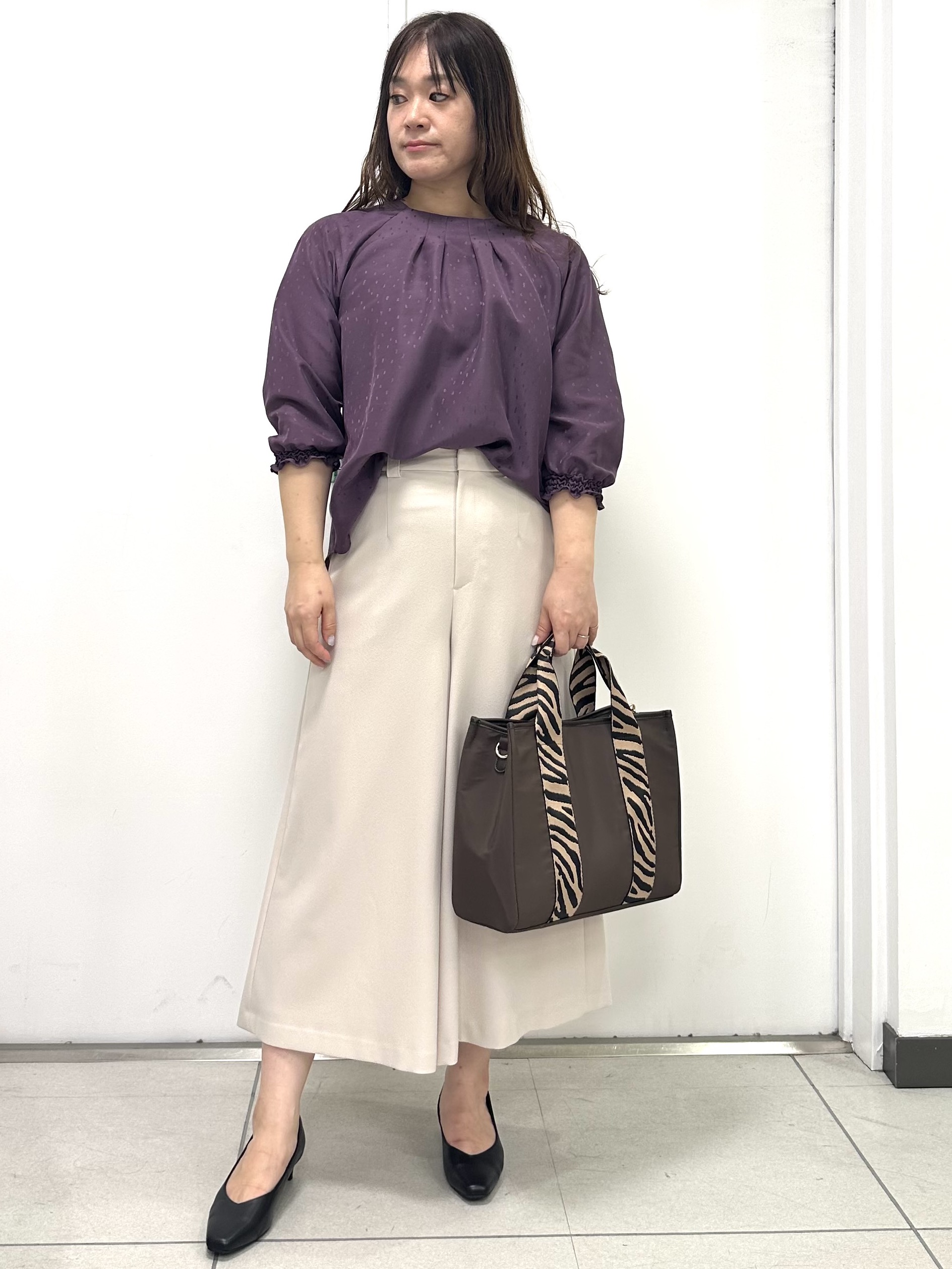 miさんの「Reflect｜タックデザイン ラグランスリーブブラウス」を使ったコーディネート