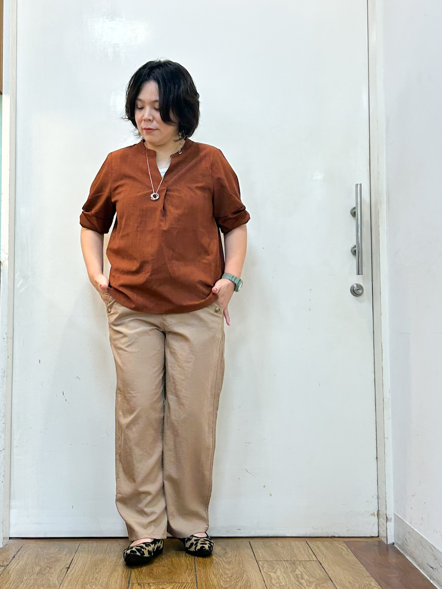 haruさんの「SHOO･LA･RUE｜【洗濯後しわになりにくい/インせずきまる】お袖のハシゴレースで涼やかに 麻調スキッパーブラウス」を使ったコーディネート