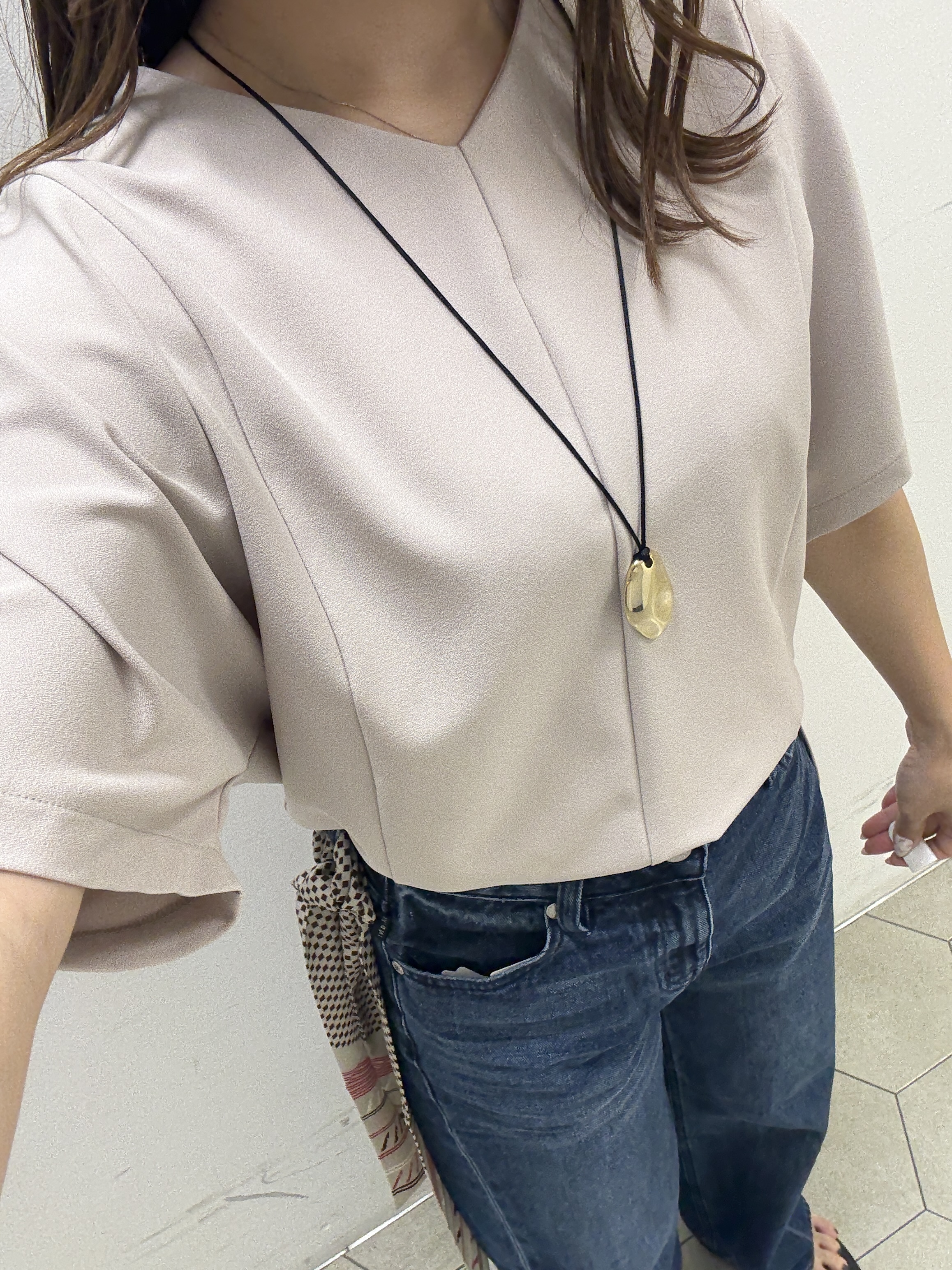 kahoさんの「INDIVI｜【体型＆二の腕カバー/着る日傘】ドルマントップス」を使ったコーディネート