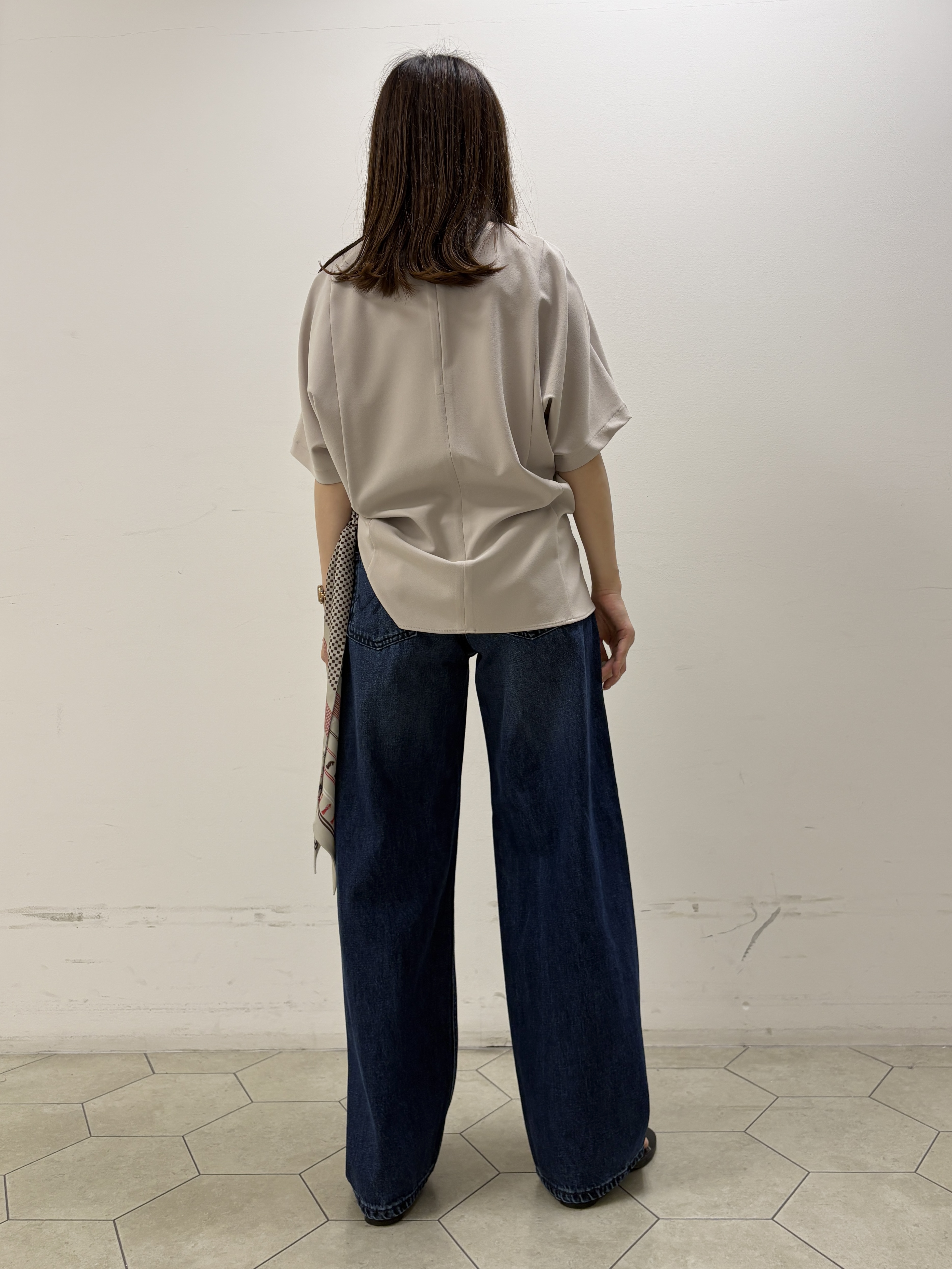 kahoさんの「INDIVI｜【体型＆二の腕カバー/着る日傘】ドルマントップス」を使ったコーディネート