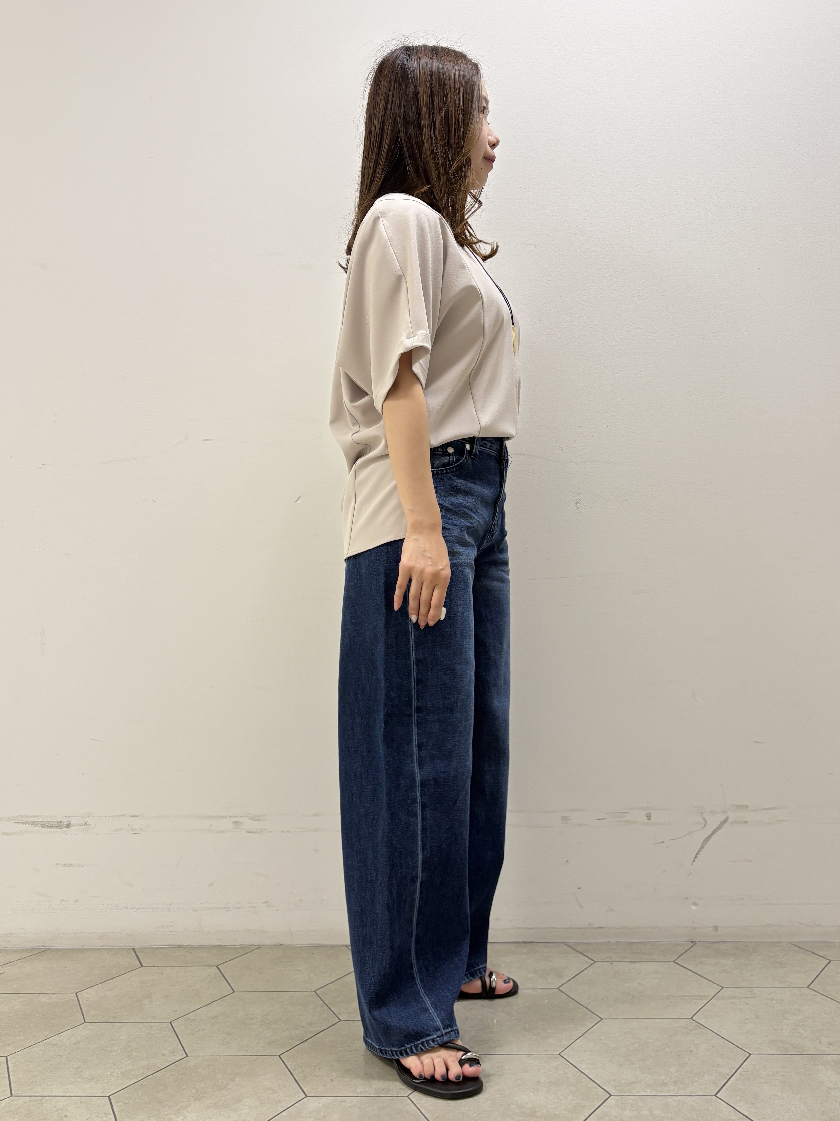 kahoさんの「INDIVI｜【体型＆二の腕カバー/着る日傘】ドルマントップス」を使ったコーディネート