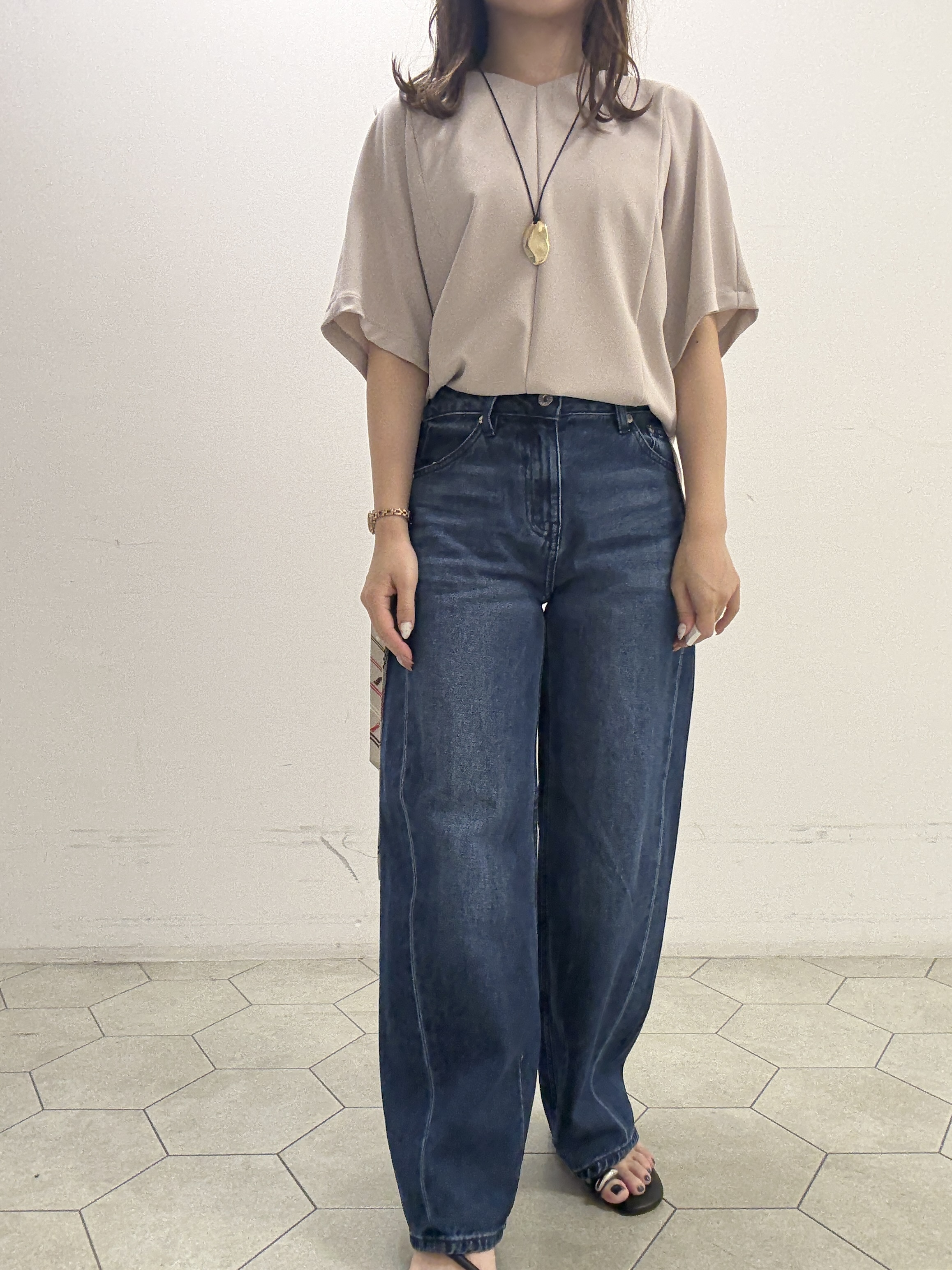 kahoさんの「INDIVI｜【体型＆二の腕カバー/着る日傘】ドルマントップス」を使ったコーディネート