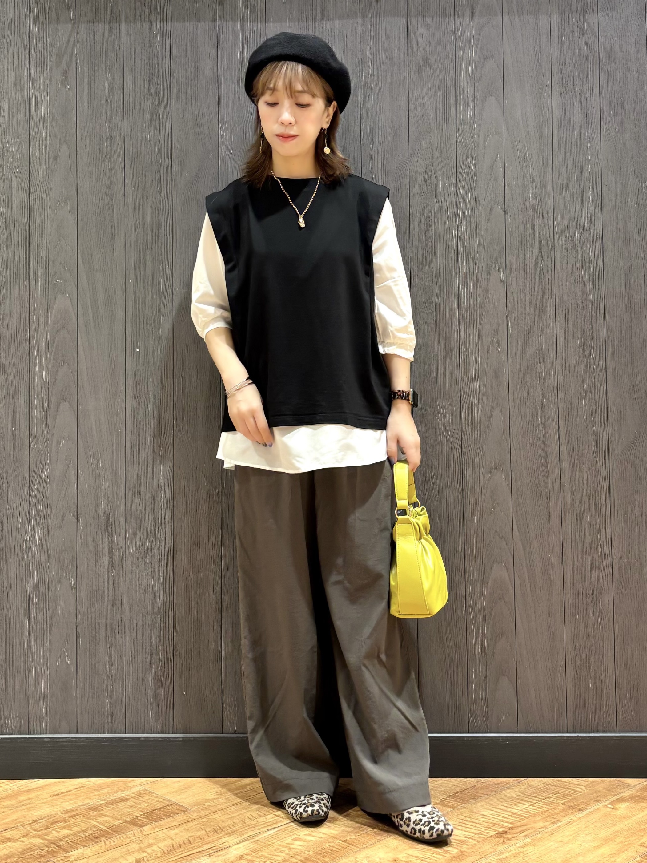 meiさんの「SHOO･LA･RUE｜【UVカット/接触冷感】上品に涼し気 とろみタックノースリーブトップス」を使ったコーディネート