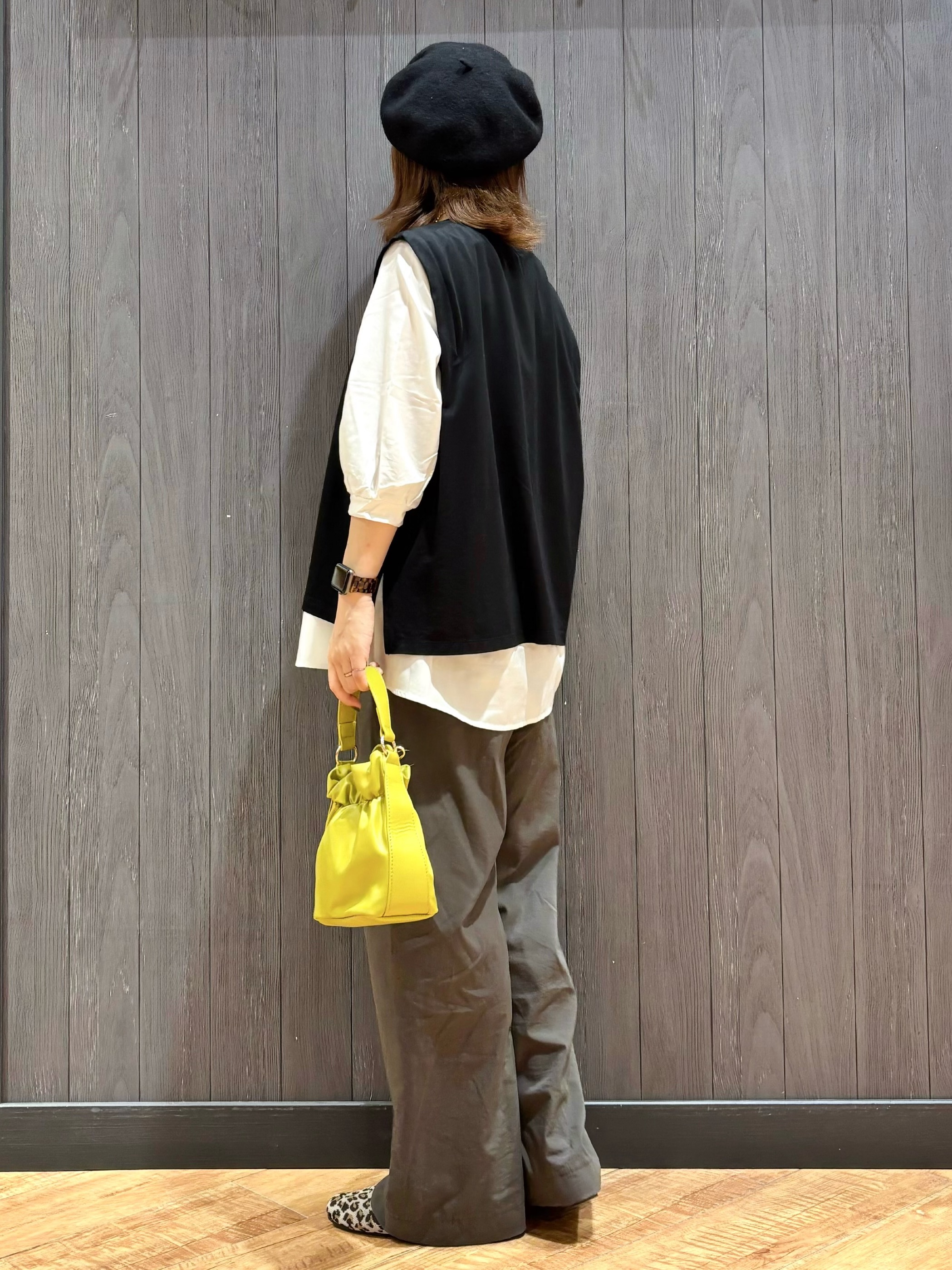 meiさんの「SHOO･LA･RUE｜【UVカット/接触冷感】上品に涼し気 とろみタックノースリーブトップス」を使ったコーディネート
