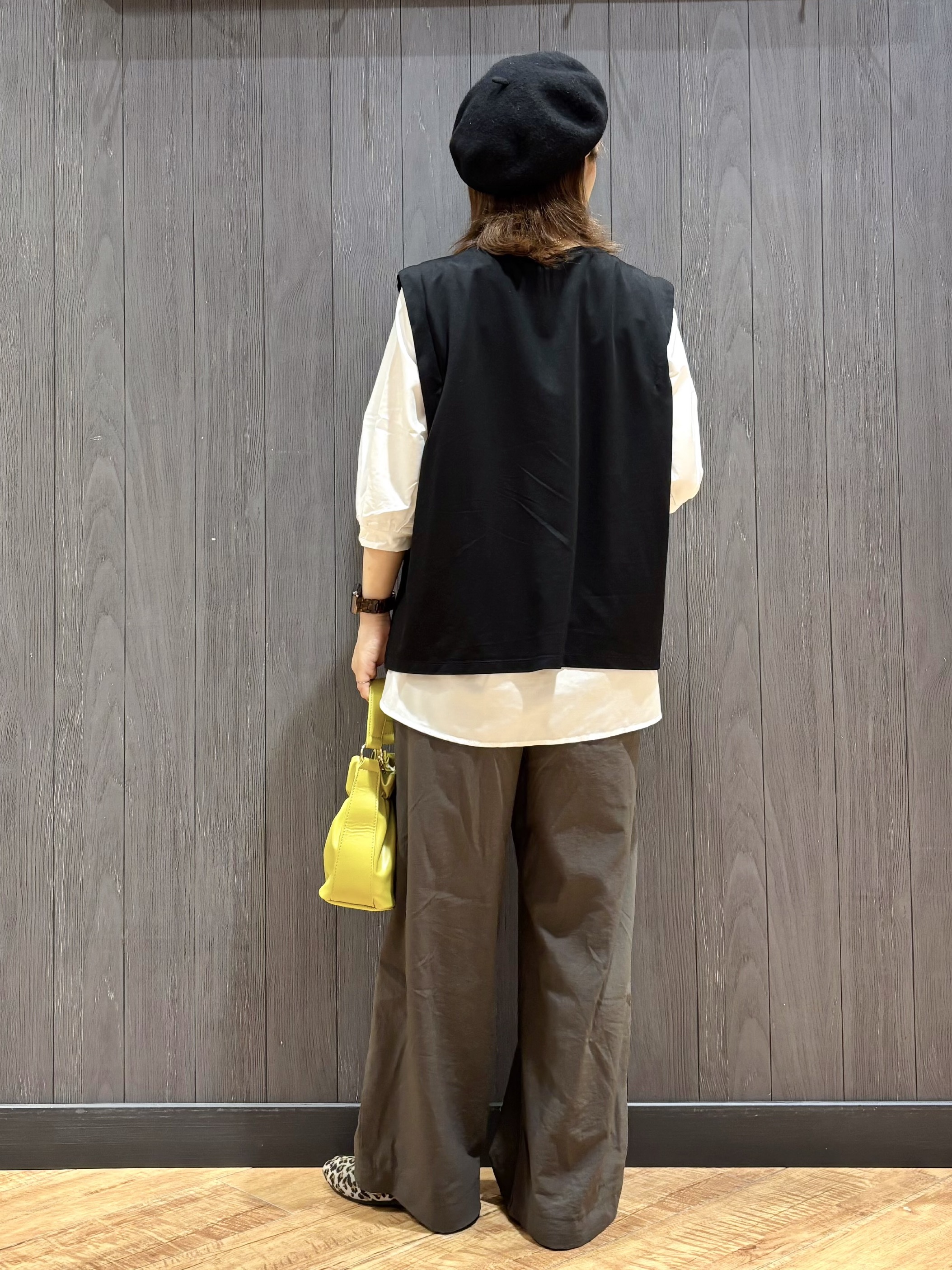 meiさんの「SHOO･LA･RUE｜【UVカット/接触冷感】上品に涼し気 とろみタックノースリーブトップス」を使ったコーディネート