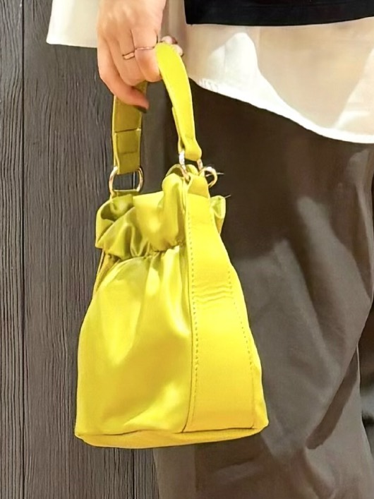 meiさんの「SHOO･LA･RUE｜【UVカット/接触冷感】上品に涼し気 とろみタックノースリーブトップス」を使ったコーディネート