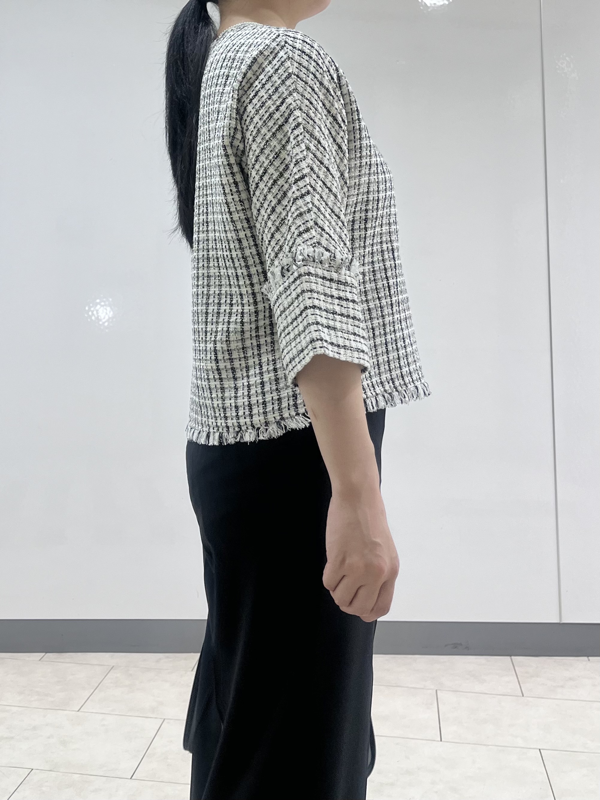 hasuさんの「INDIVI｜【華やか／1枚でサマになる】上品ツイードブラウス」を使ったコーディネート