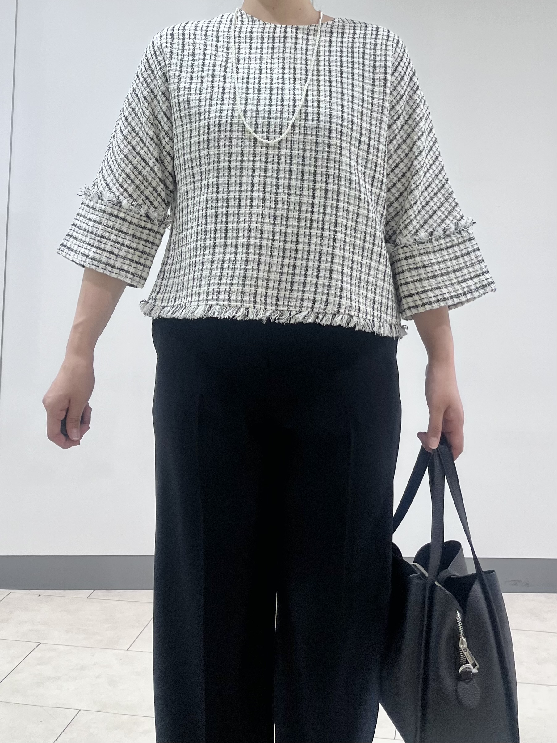 hasuさんの「INDIVI｜【華やか／1枚でサマになる】上品ツイードブラウス」を使ったコーディネート