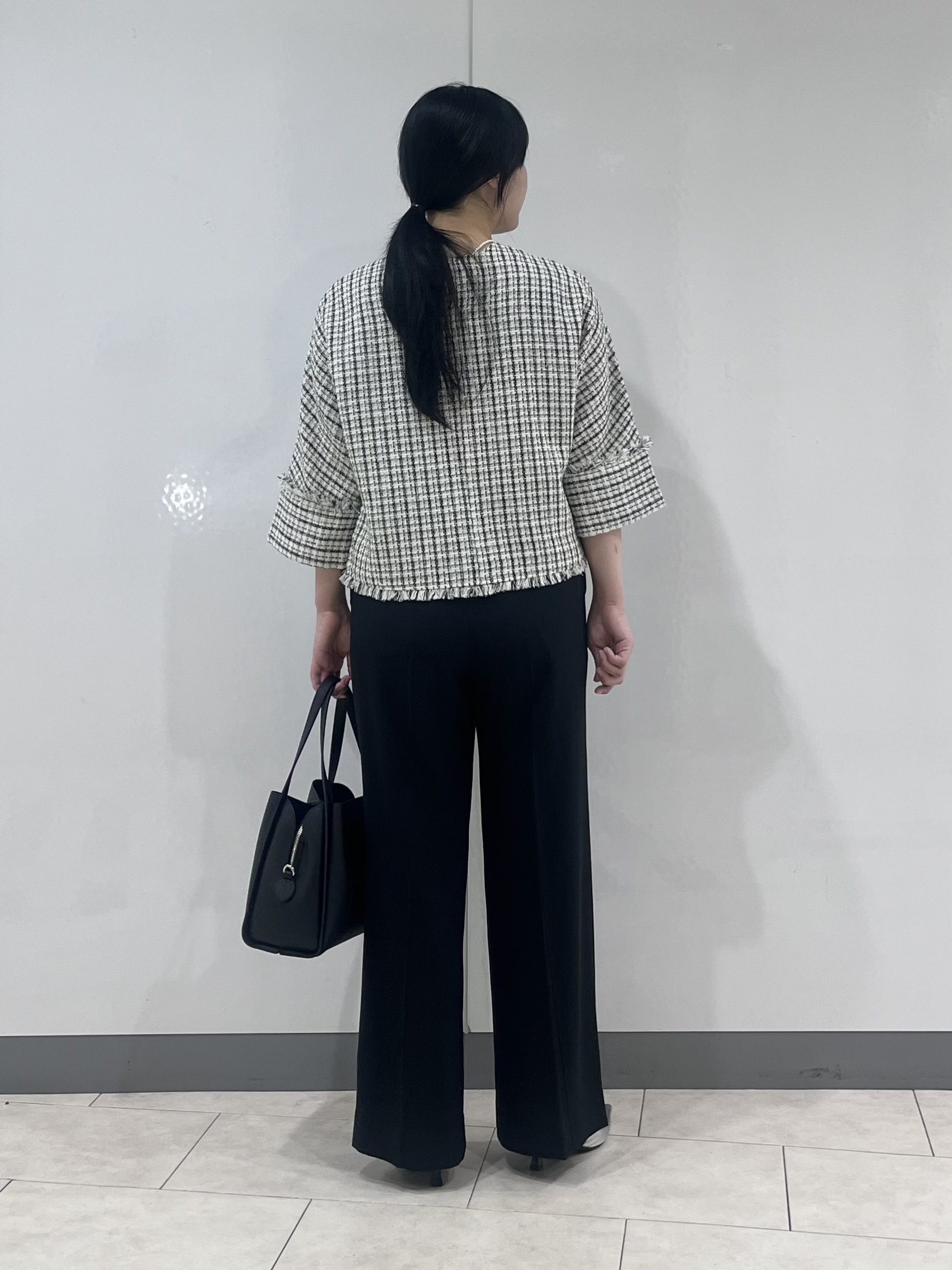 hasuさんの「INDIVI｜【華やか／1枚でサマになる】上品ツイードブラウス」を使ったコーディネート