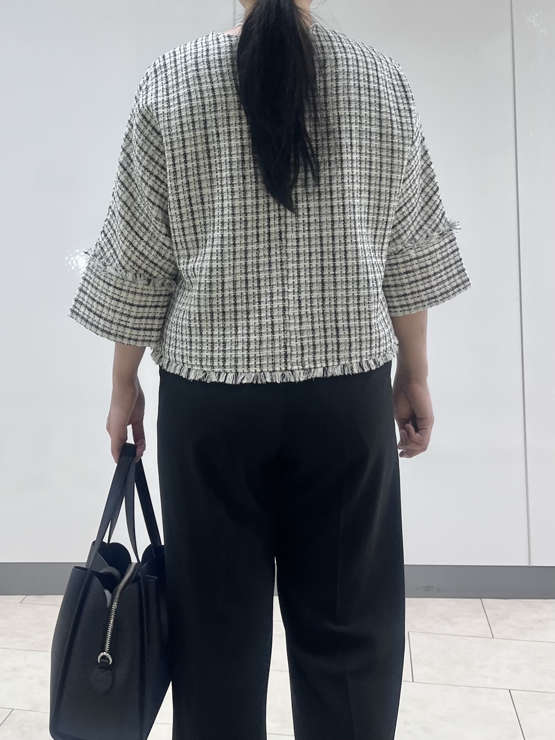 hasuさんの「INDIVI｜【華やか／1枚でサマになる】上品ツイードブラウス」を使ったコーディネート