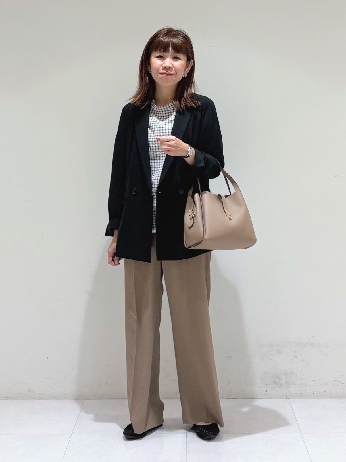 tsuyuさんの「INDIVI｜【合皮／ショルダー付】メタルデザイン ミドルバッグ」を使ったコーディネート