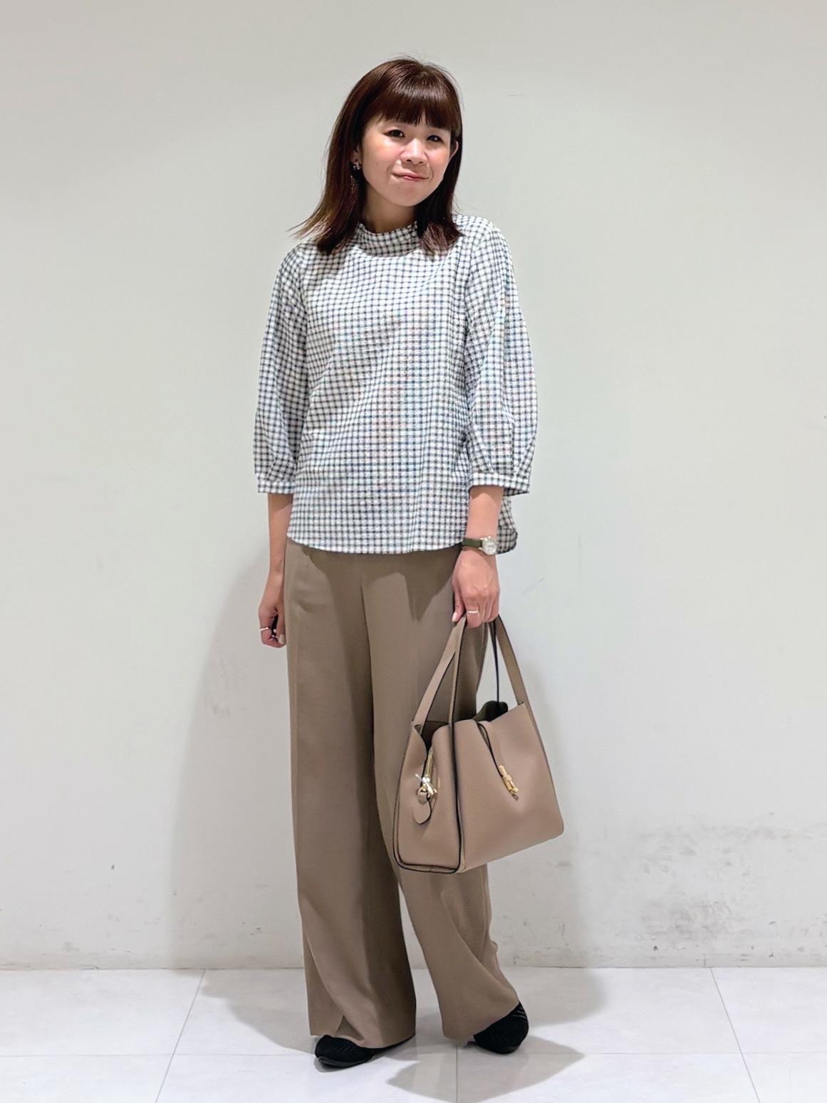 tsuyuさんの「INDIVI｜【合皮／ショルダー付】メタルデザイン ミドルバッグ」を使ったコーディネート