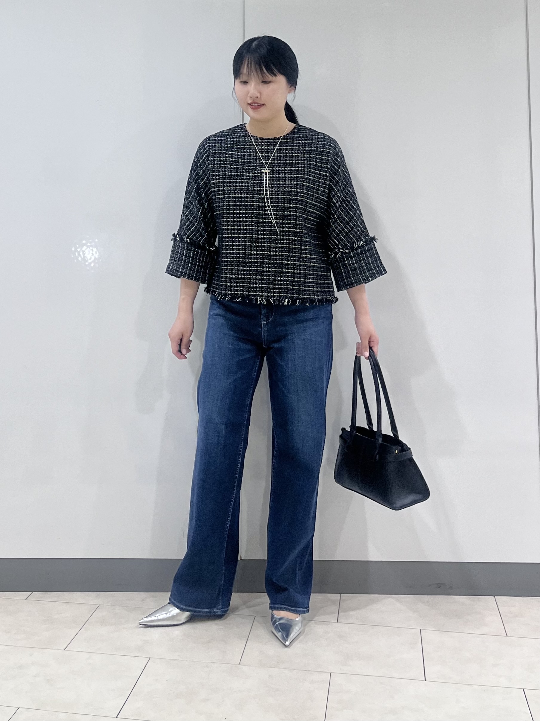 hasuさんの「INDIVI｜【華やか／1枚でサマになる】上品ツイードブラウス」を使ったコーディネート