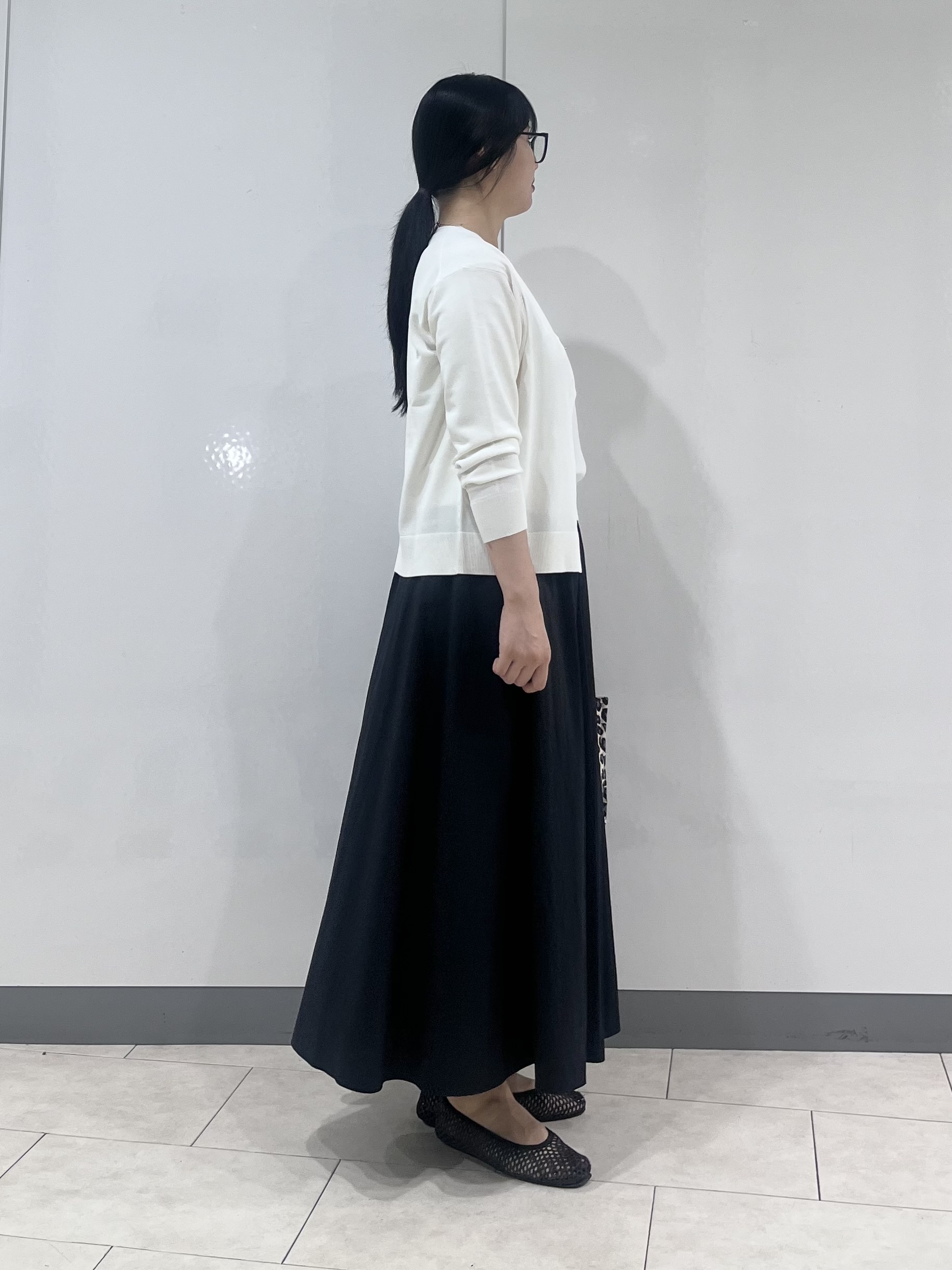 hasuさんの「INDIVI｜【2点セット】5分袖ニット＆カーディガン きれいめアンサンブルニット」を使ったコーディネート
