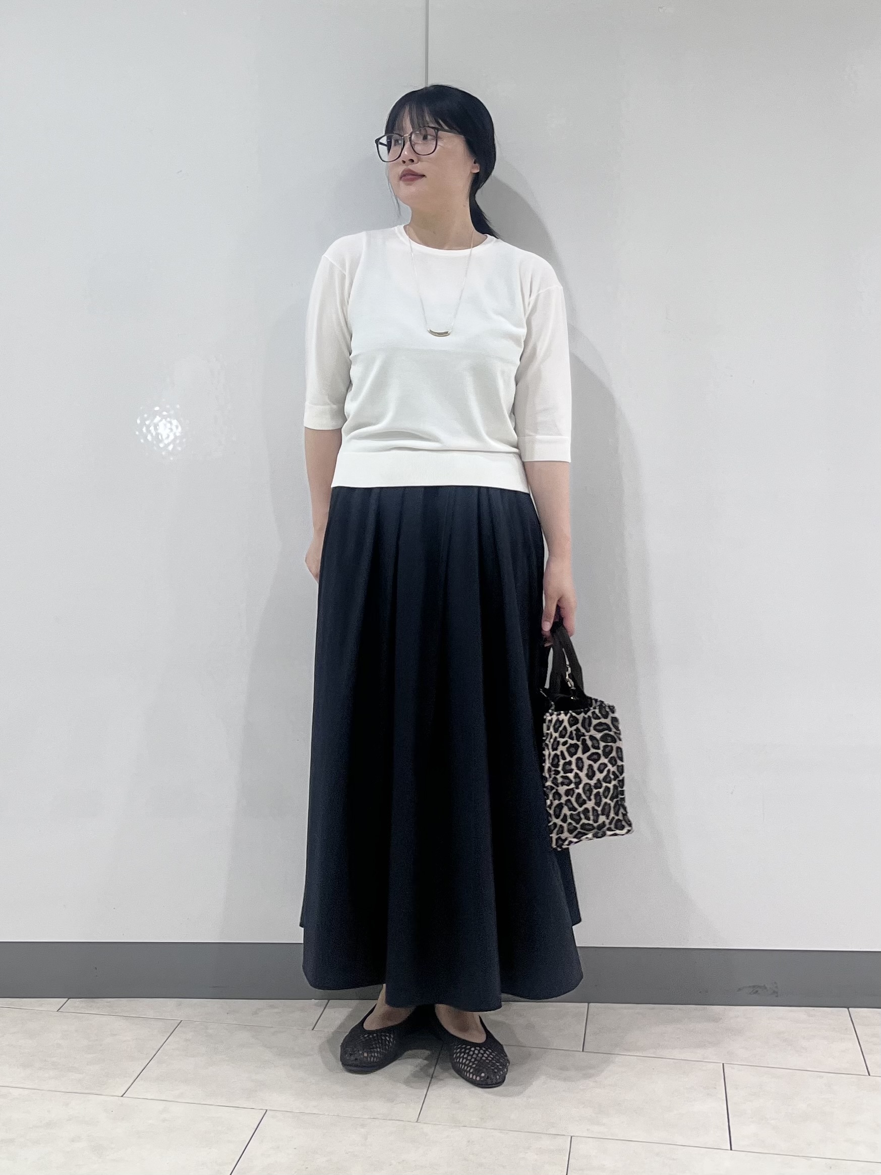 hasuさんの「INDIVI｜【2点セット】5分袖ニット＆カーディガン きれいめアンサンブルニット」を使ったコーディネート