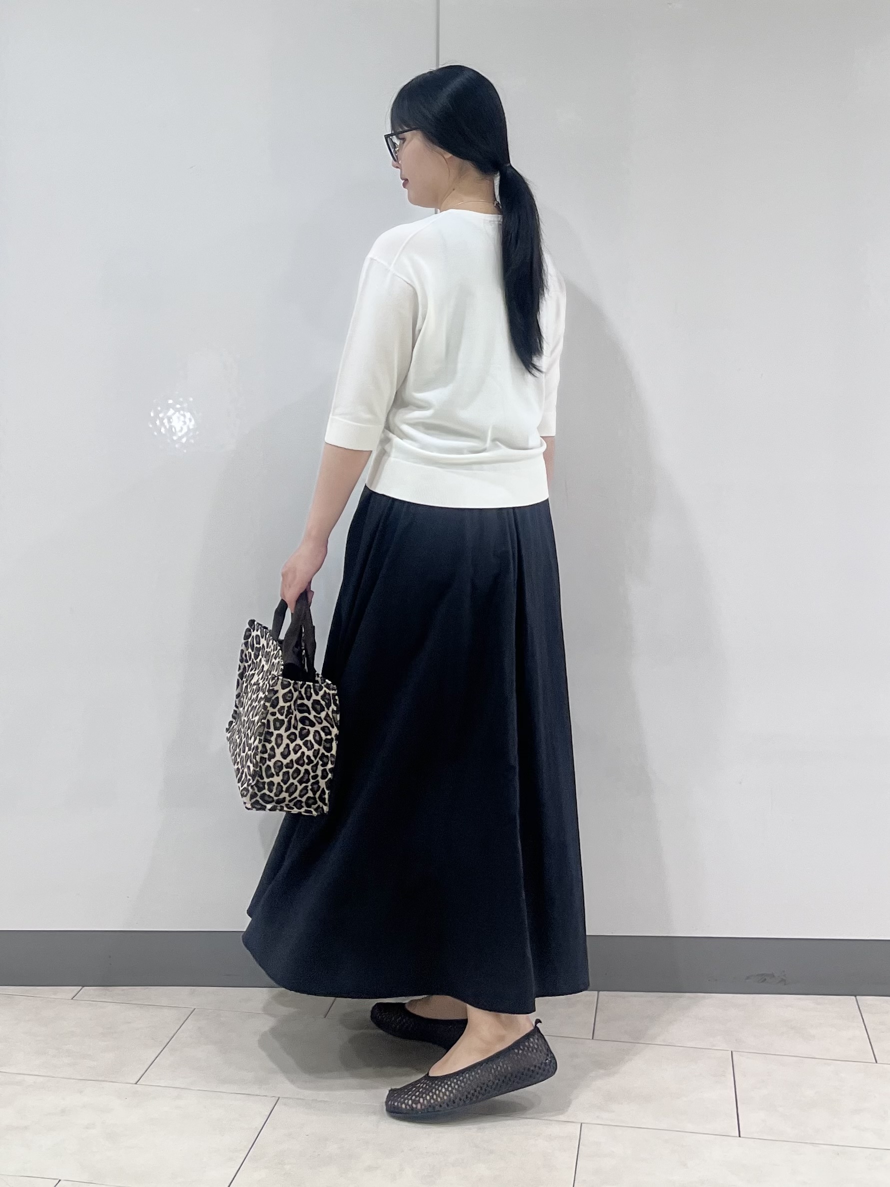 hasuさんの「INDIVI｜【2点セット】5分袖ニット＆カーディガン きれいめアンサンブルニット」を使ったコーディネート