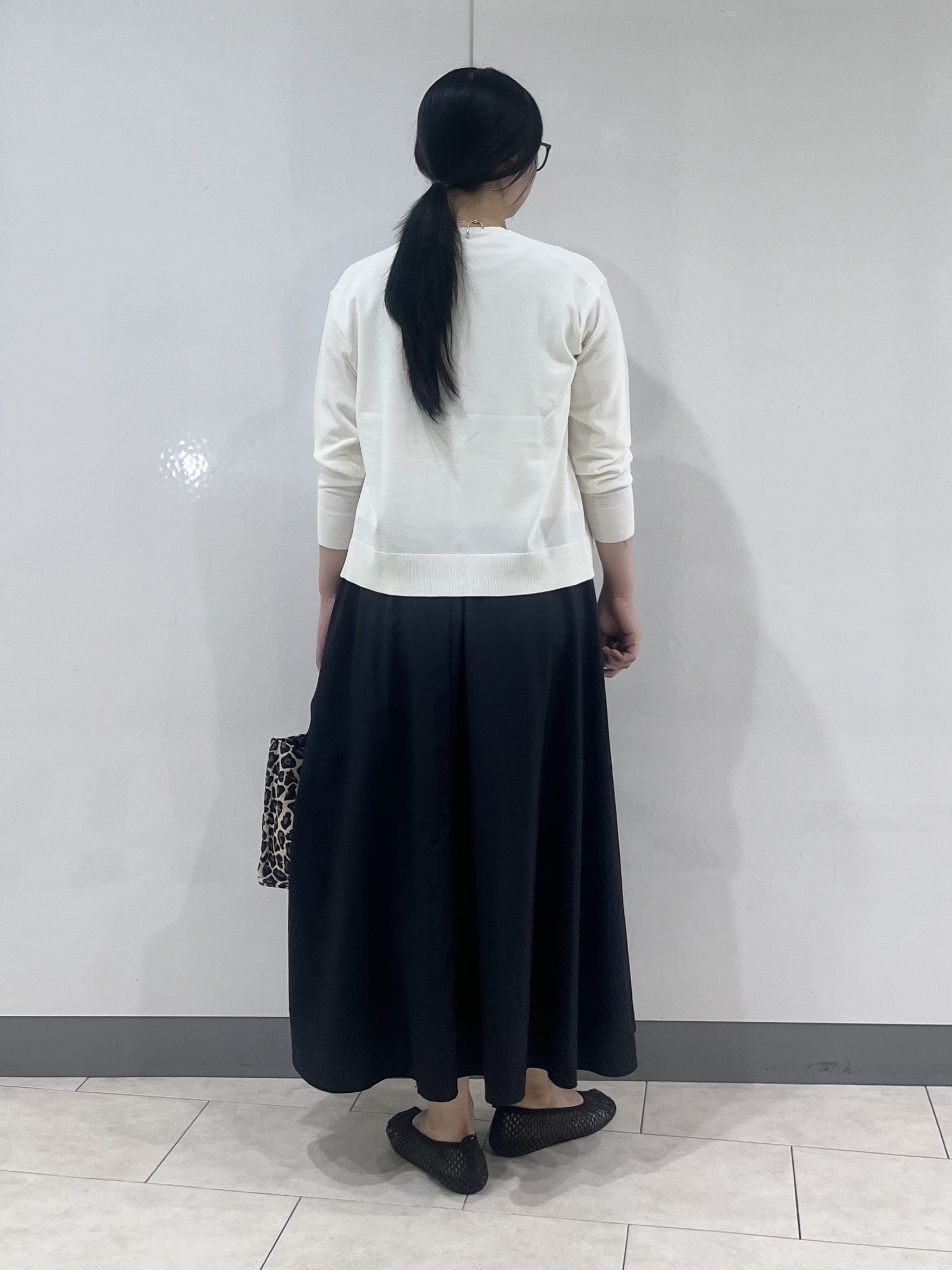 hasuさんの「INDIVI｜【2点セット】5分袖ニット＆カーディガン きれいめアンサンブルニット」を使ったコーディネート