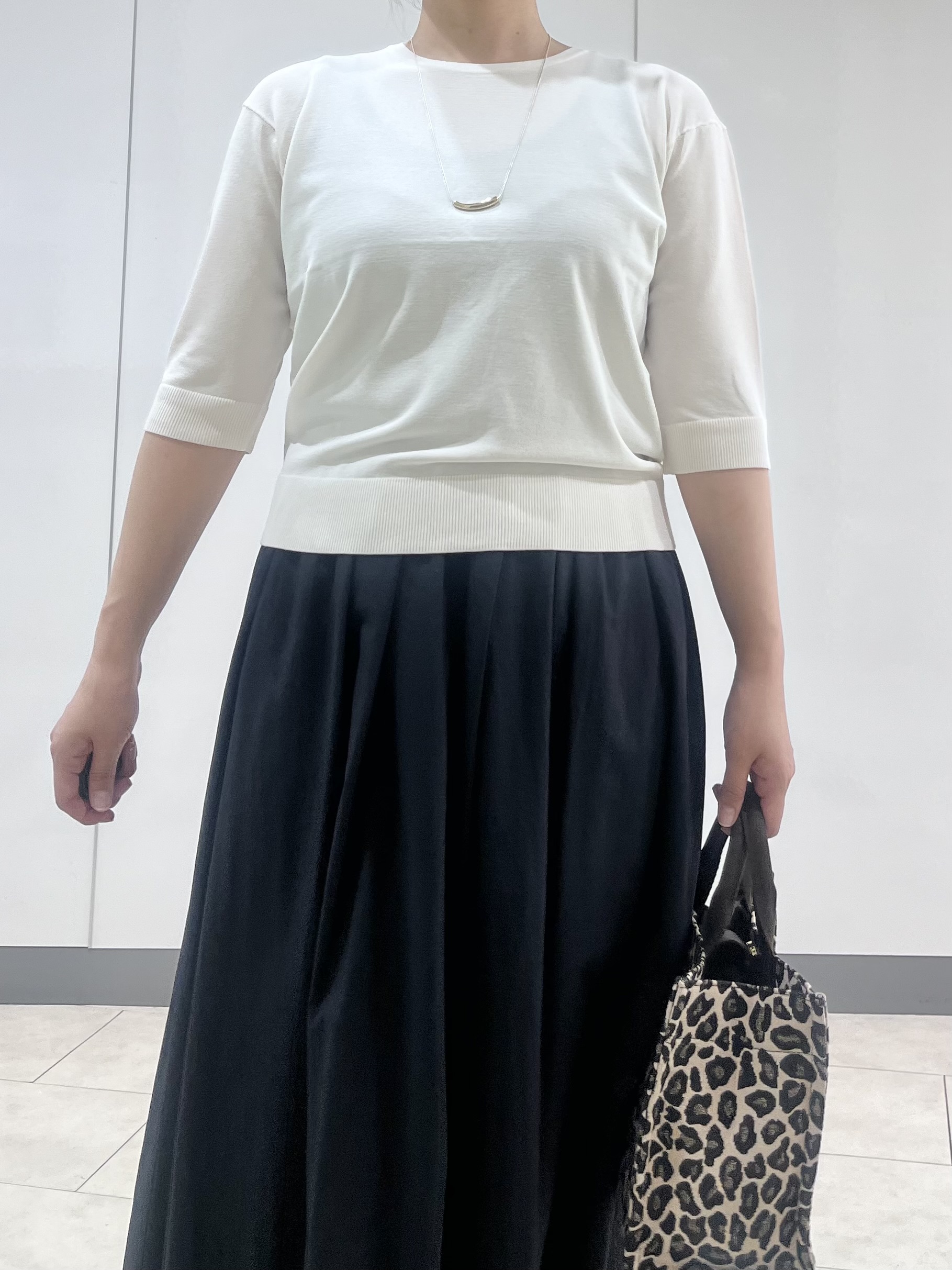 hasuさんの「INDIVI｜【2点セット】5分袖ニット＆カーディガン きれいめアンサンブルニット」を使ったコーディネート