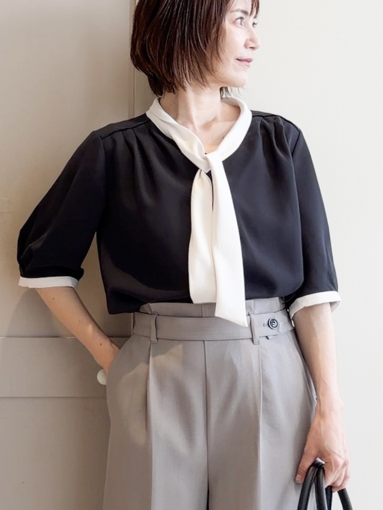 yamakoさんの「grove｜【洗濯機OK/シワになりにくい】1枚で華やぐ配色ボウタイブラウス」を使ったコーディネート
