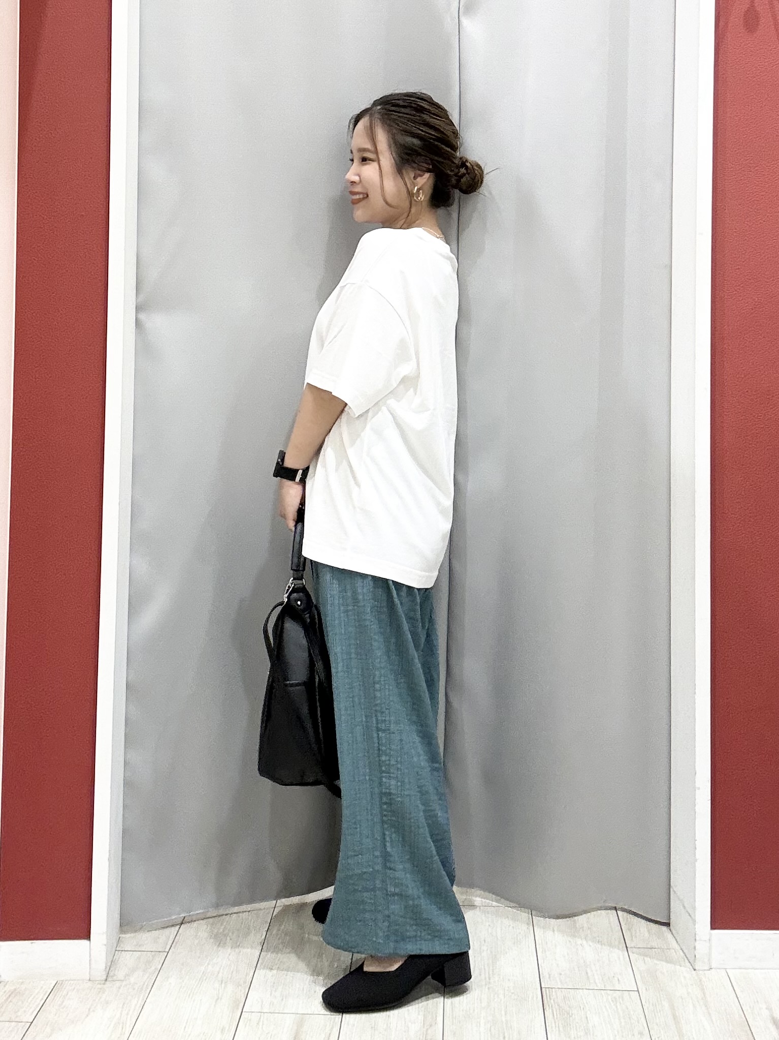 shioさんの「SHOO･LA･RUE｜【洗濯後しわになりにくい/S-LL】キーネック金ボタンポケットシャツ」を使ったコーディネート