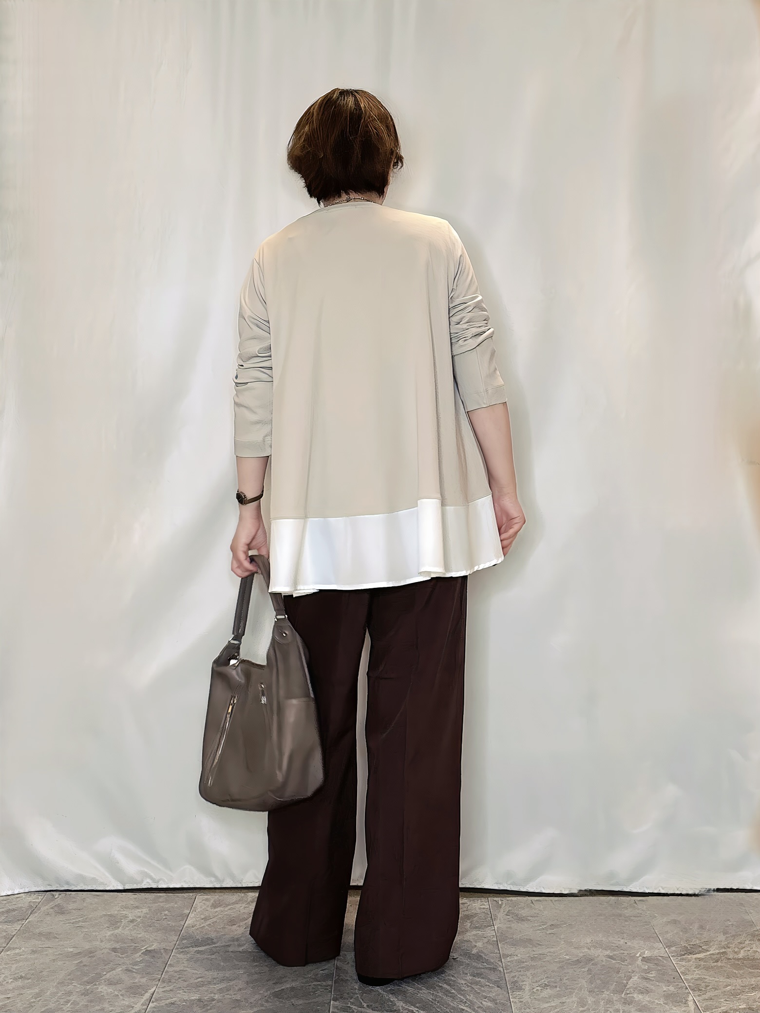 たみさんの「SHOO･LA･RUE｜【S-LL/体型カバー】すっぽり隠れる 裾切り替えAライン長袖ゆるトップス」を使ったコーディネート