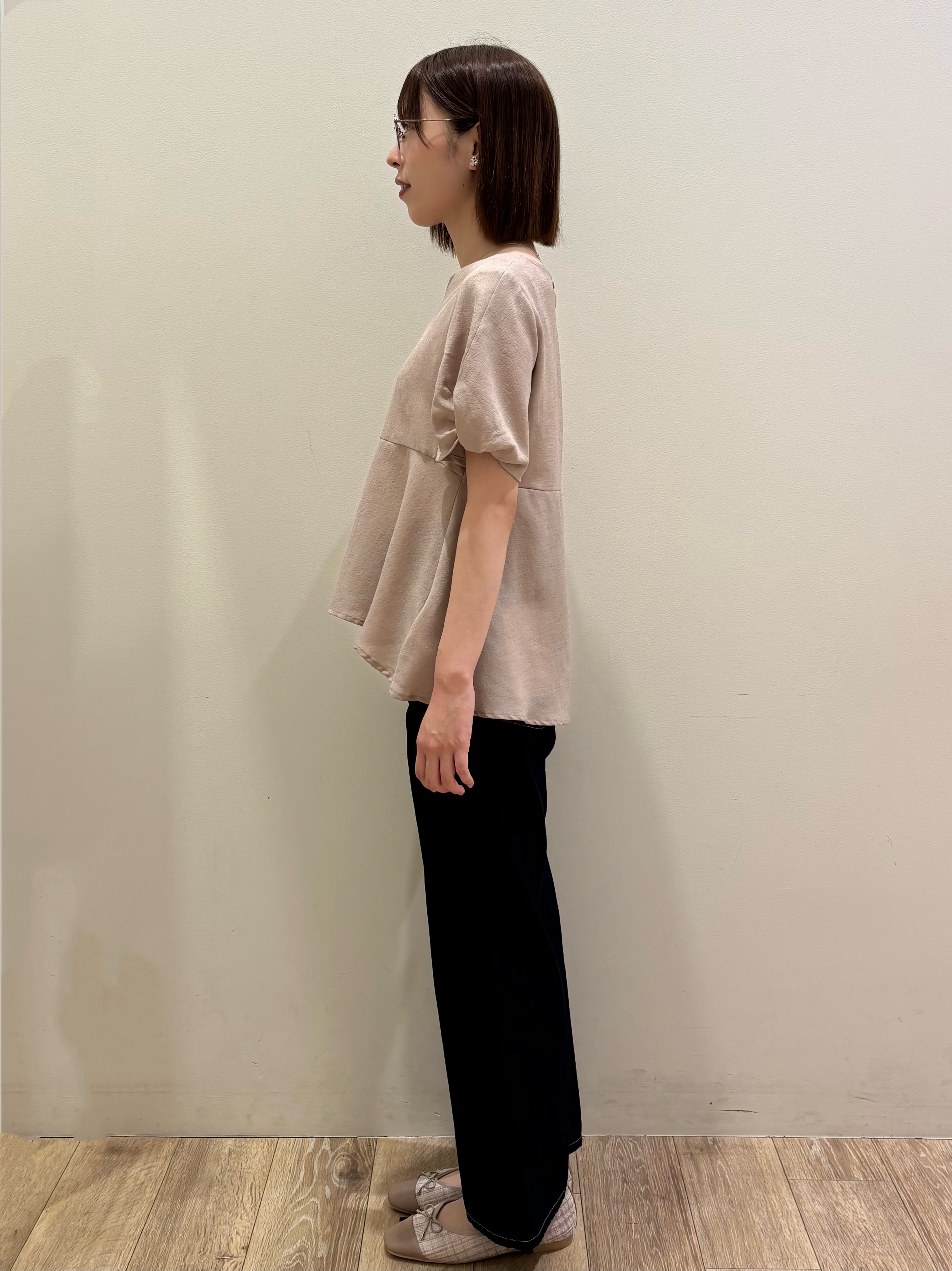 honamiさんの「index｜【接触冷感／吸水速乾】キーネックペプラムブラウス《洗濯機OK》」を使ったコーディネート