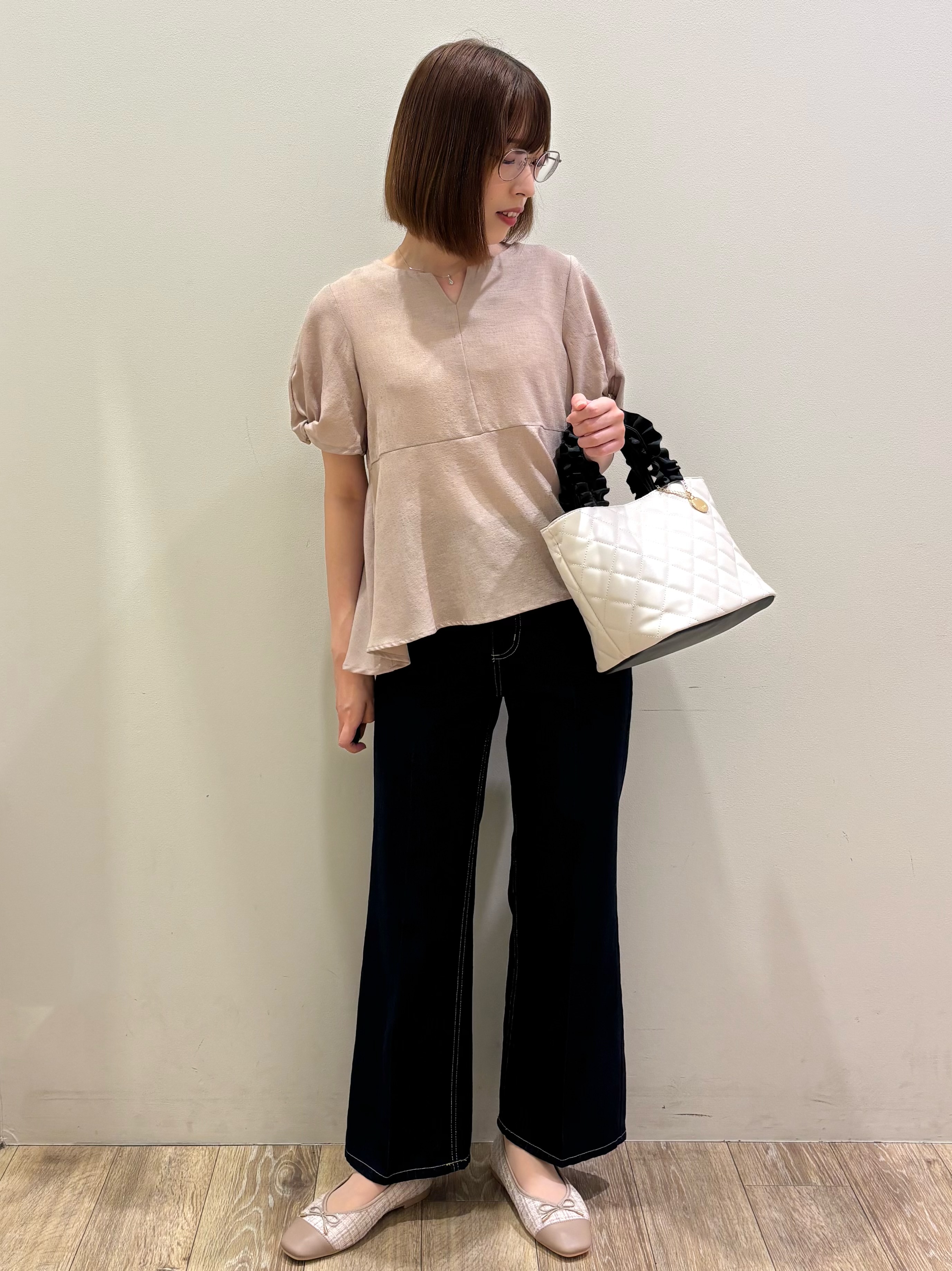 honamiさんの「index｜【接触冷感／吸水速乾】キーネックペプラムブラウス《洗濯機OK》」を使ったコーディネート