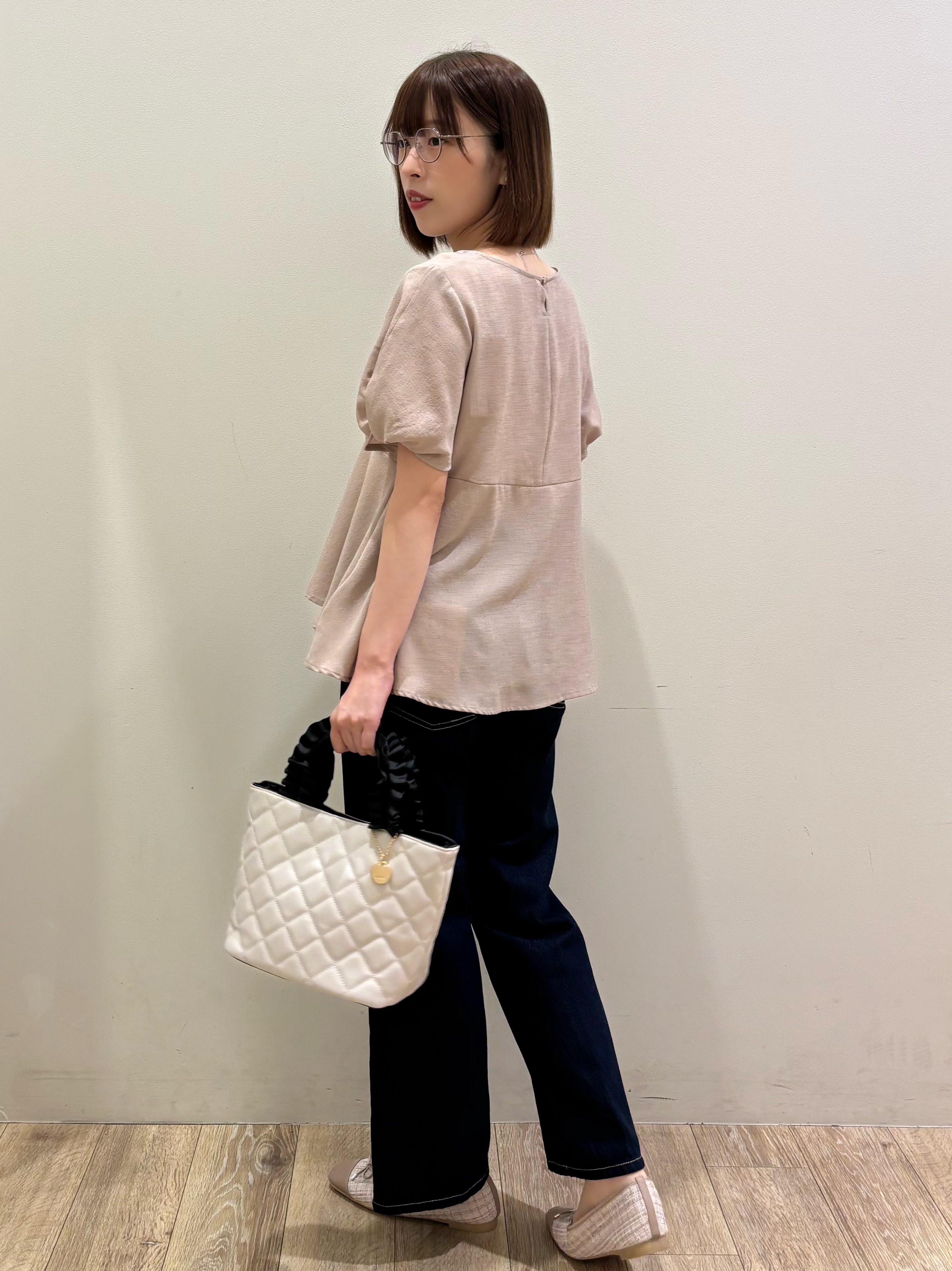 honamiさんの「index｜【接触冷感／吸水速乾】キーネックペプラムブラウス《洗濯機OK》」を使ったコーディネート