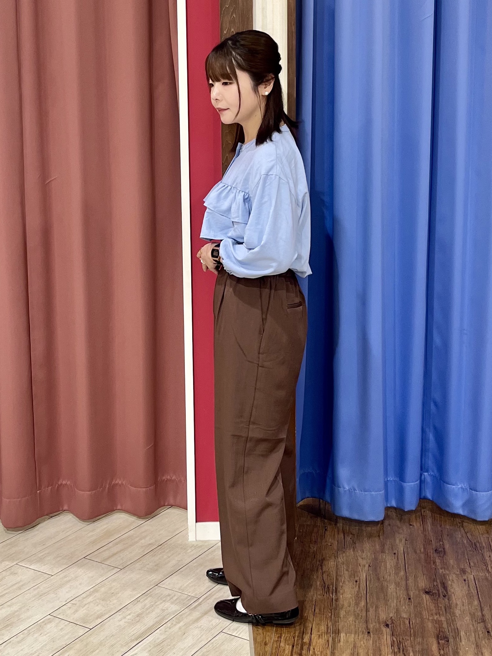 ｙｒｋさんの「SHOO･LA･RUE｜【S-LL/洗濯機可】1枚で華やか ティアードフリルブラウス」を使ったコーディネート