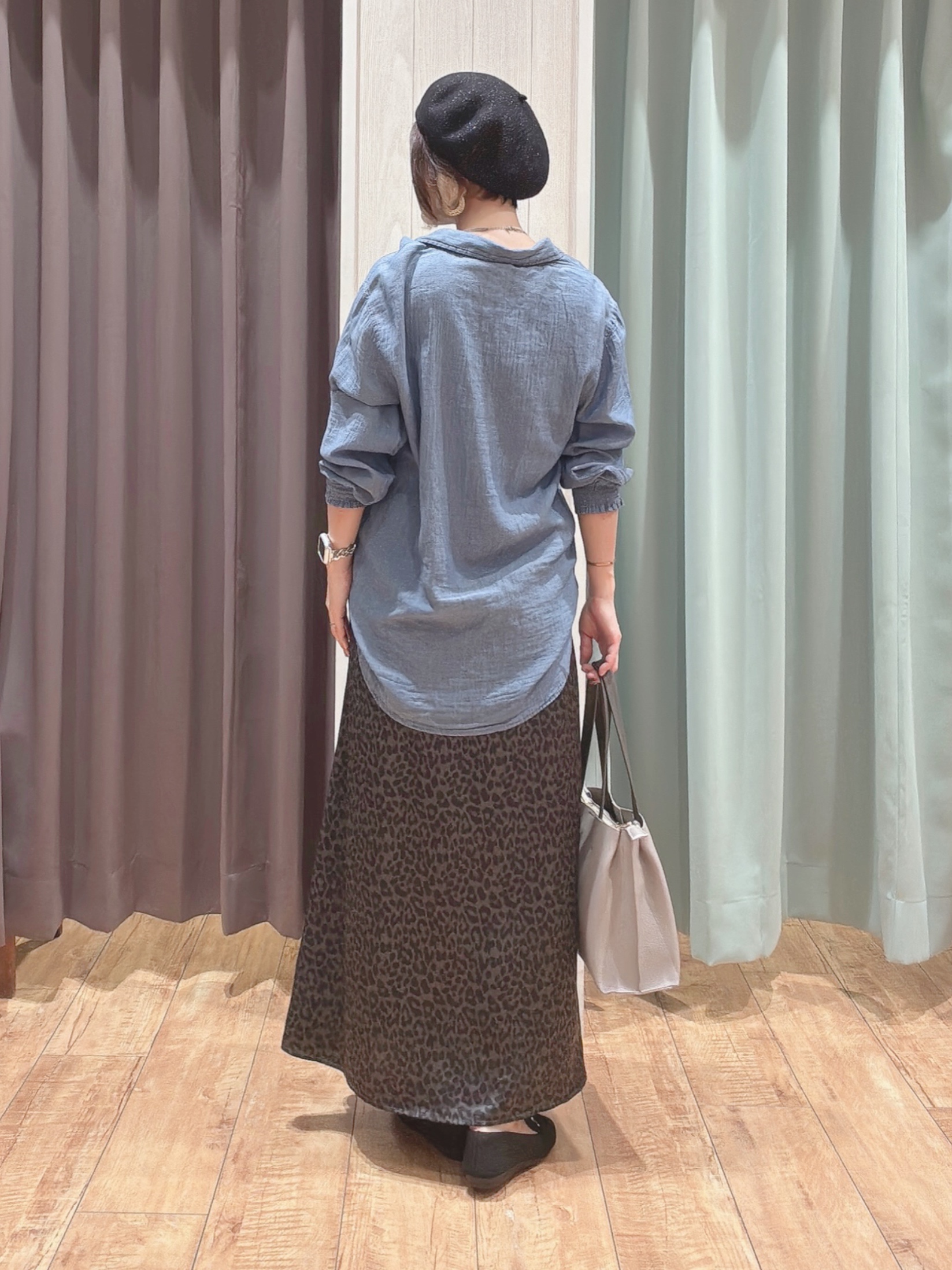 aaamiさんの「SHOO･LA･RUE｜【綿100%/UV/S-LL/体型カバー】ヒップが隠せる 柔らかシアーデニムシャツ」を使ったコーディネート
